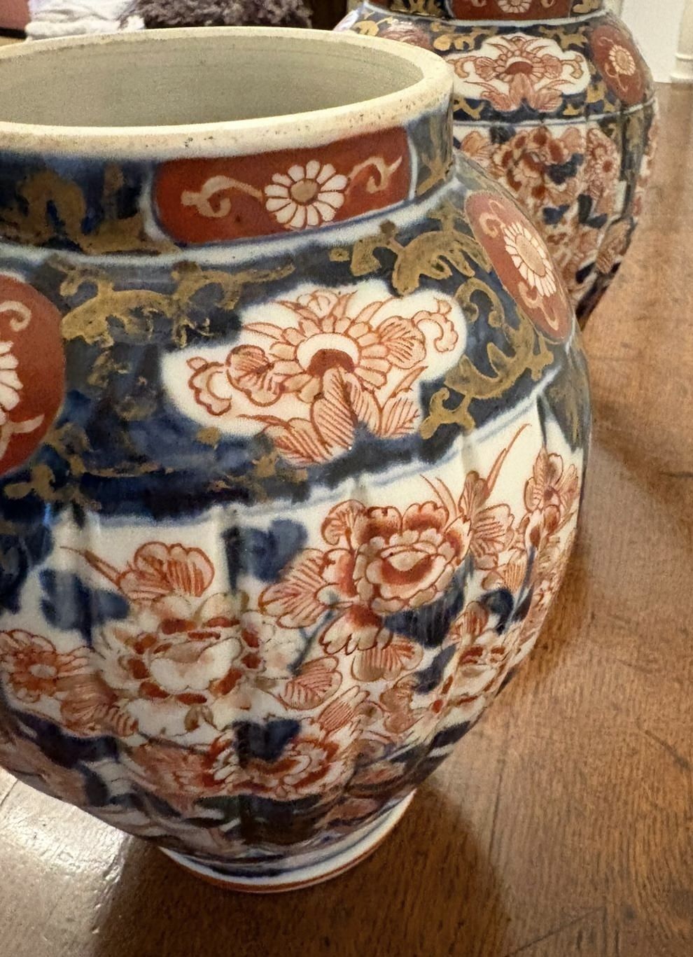 photo furniture Pair Of Quality Antique Japanese Imari Lidded Vases