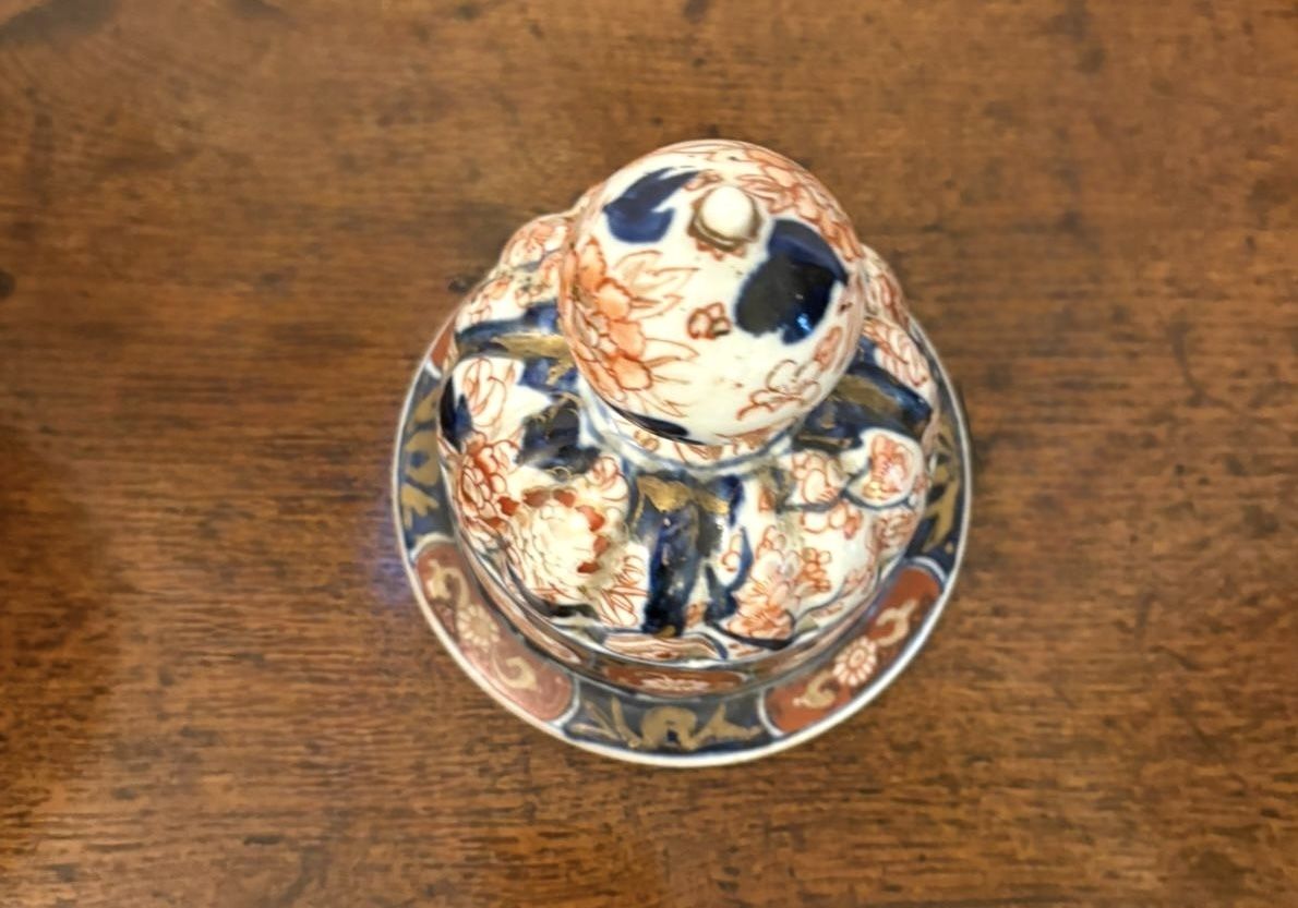 photo vintage Pair Of Quality Antique Japanese Imari Lidded Vases