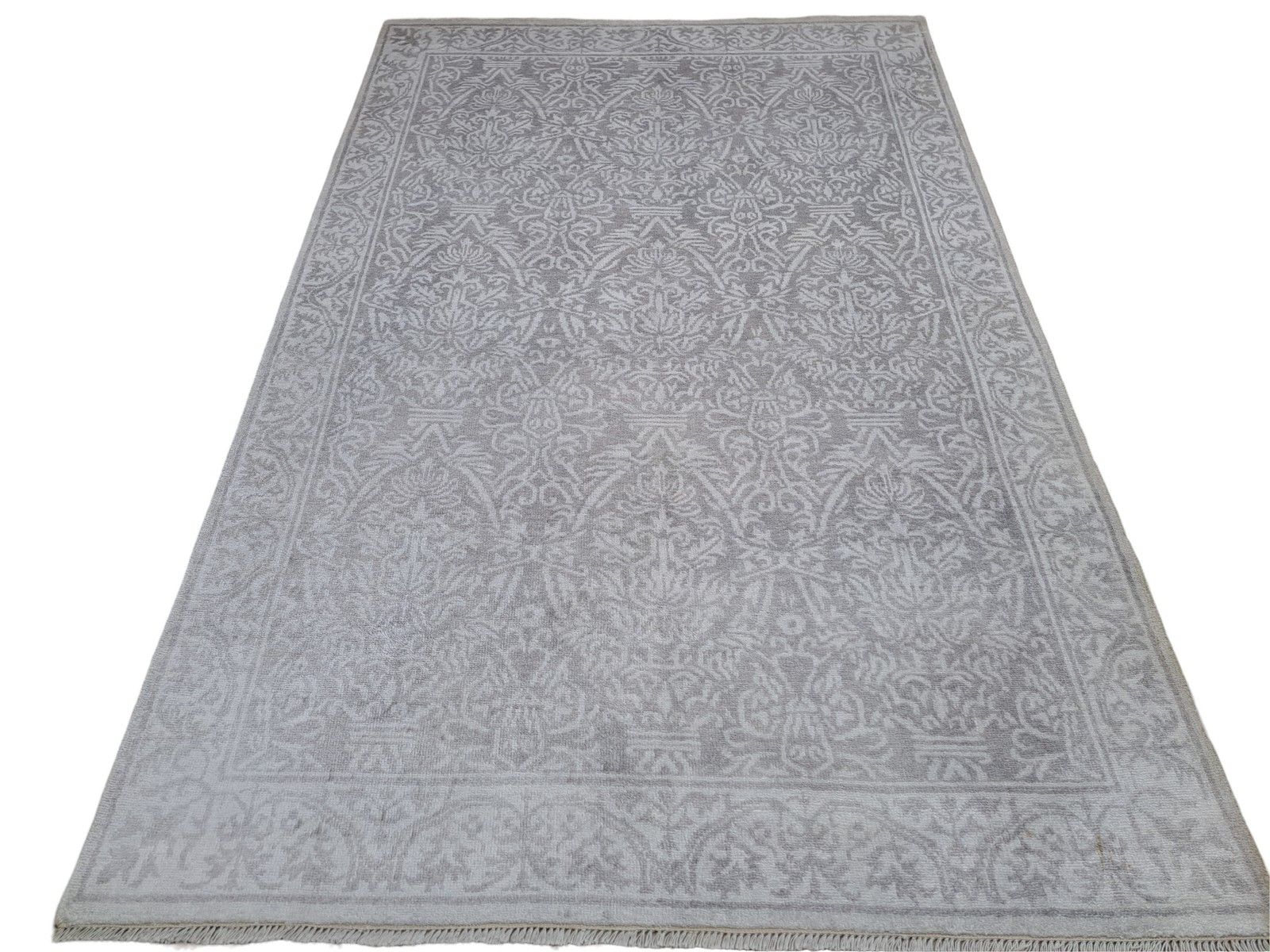 5.6x8 Ft 100% Silk Hand Knotted Rug. Luxury Carpet. Indian Artisan Quality