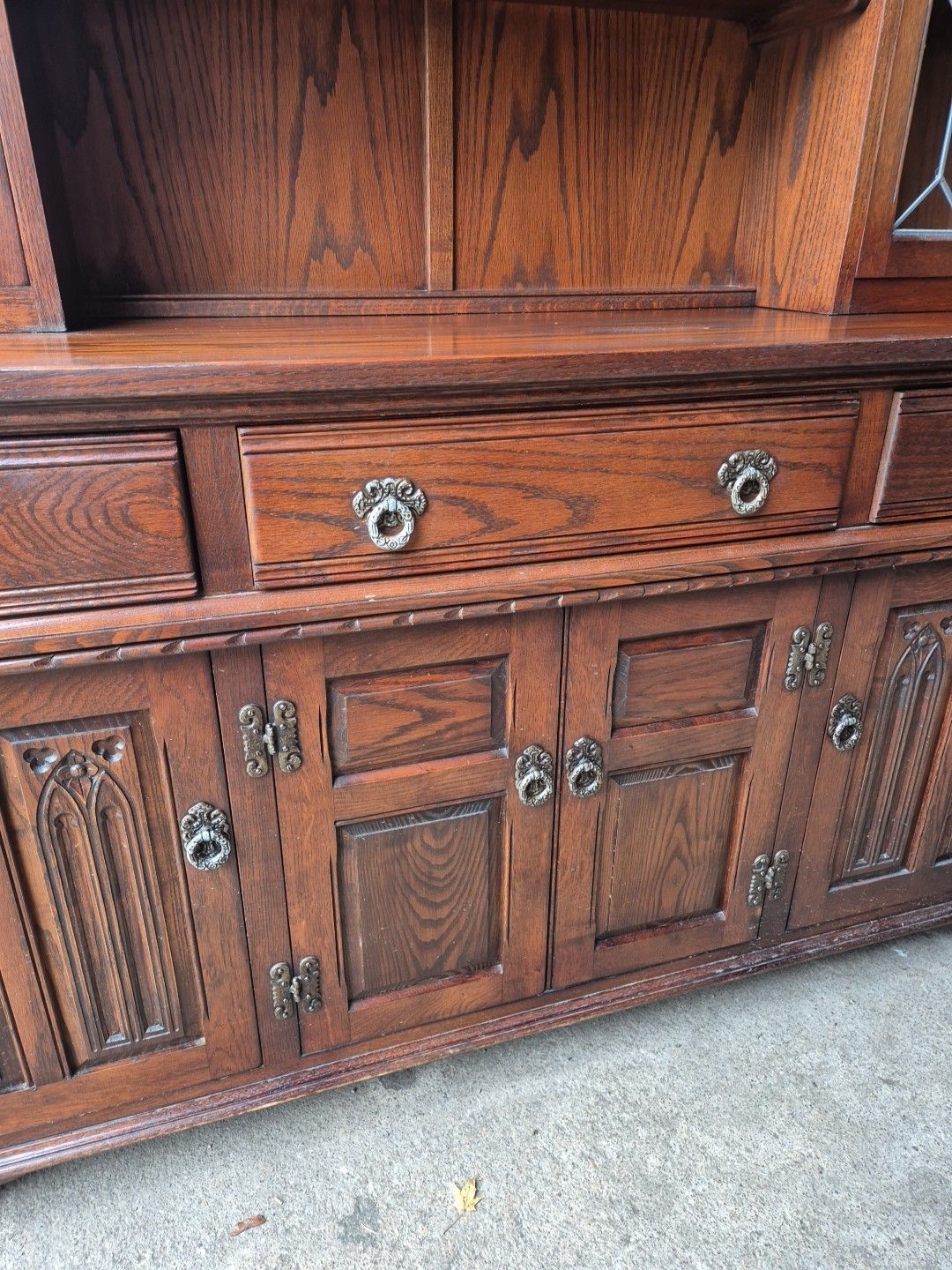 Old Charm Warwick Oak Dresser In Medium Oak Finish Tudor Style photo Furniture