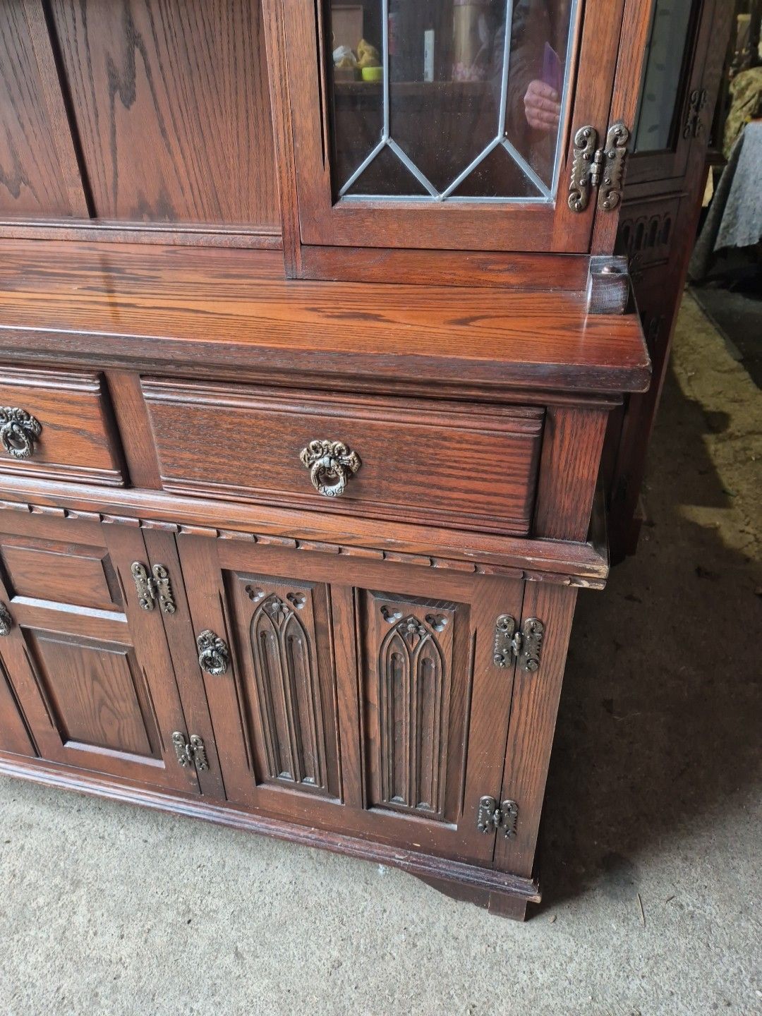 Old Charm Warwick Oak Dresser In Medium Oak Finish Tudor Style photo 695.0