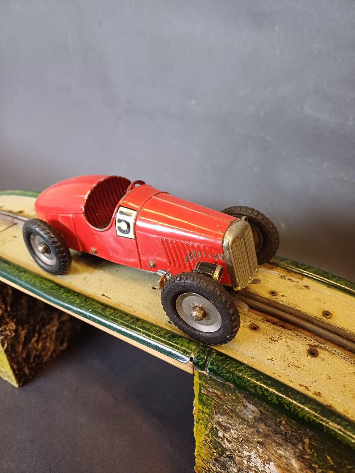 13301 G/3 Race Track With Red No. 5 Racing Car From Märklin, 1930s photo furniture