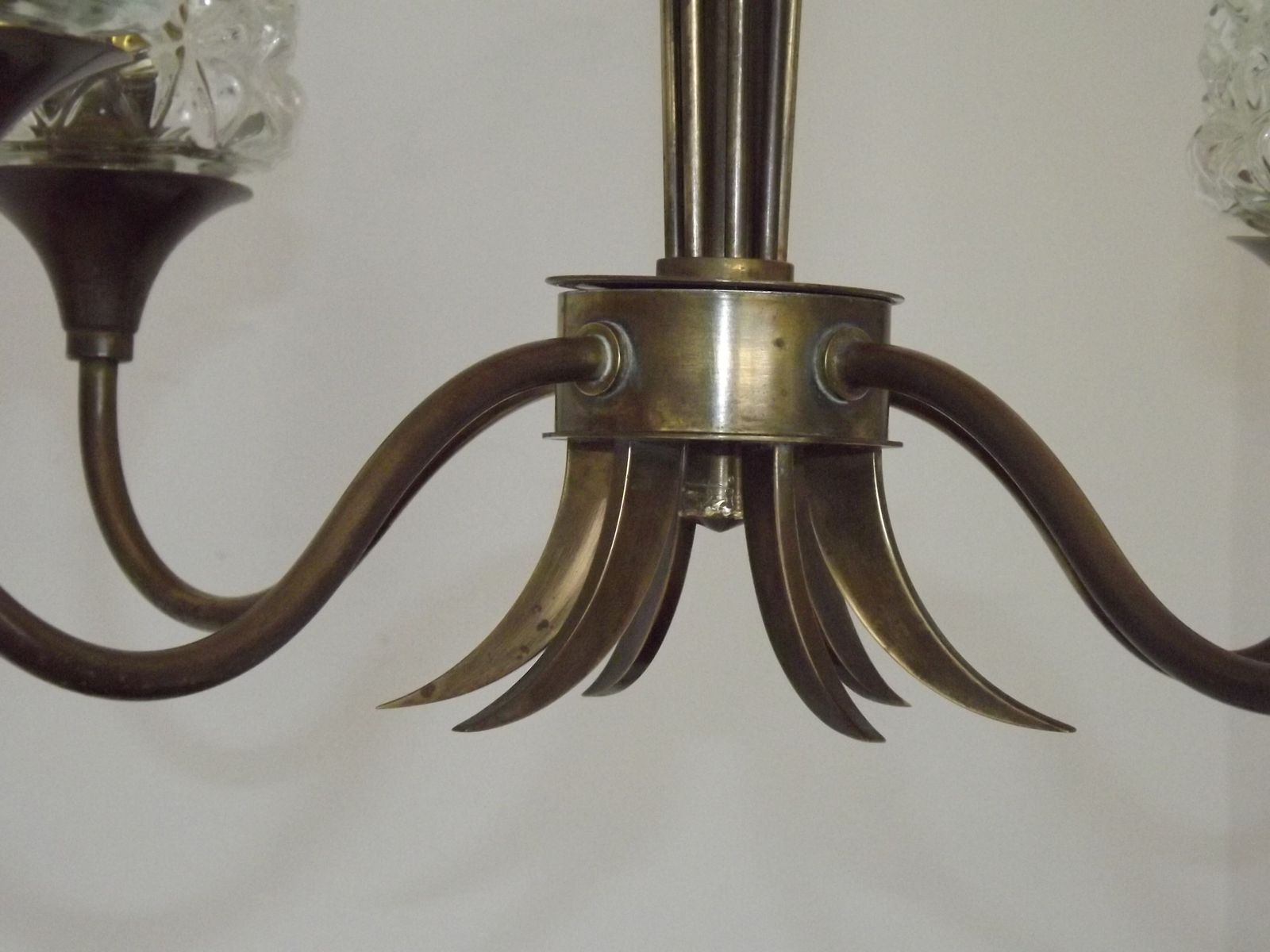 photo for sale Stijlvolle Franse Vintage Hanglamp Met 4 Lichten, Messing En Brons Met Geslepen Glazen Kappen, Ca. Jaren 1960