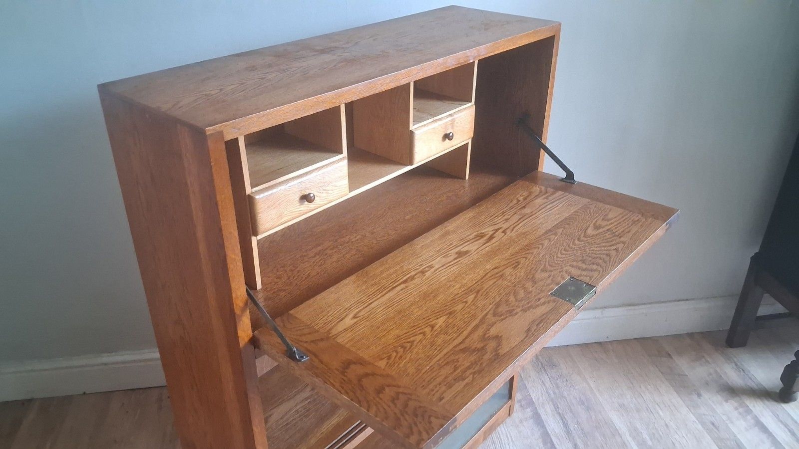 photo vinterior Delightful  1960's Odhams Of London Solid Oak Mid Century Bookcase /Bureau