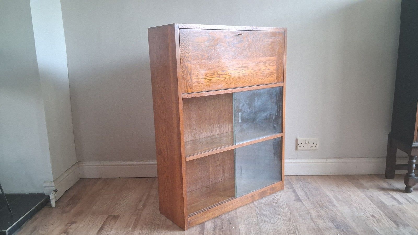 photo vintage Delightful  1960's Odhams Of London Solid Oak Mid Century Bookcase /Bureau