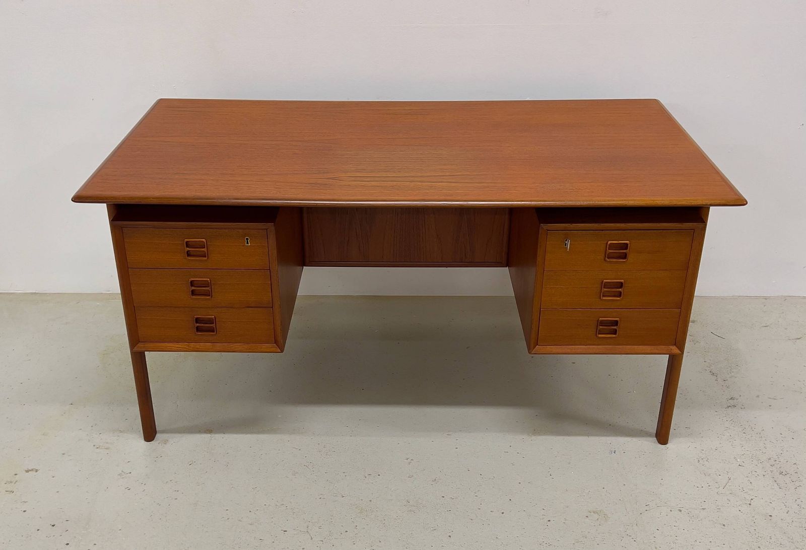 Page 1 Of 18 Teak Executive Desk By Arne Vodder For Brouer, 1960s. photo for sale
