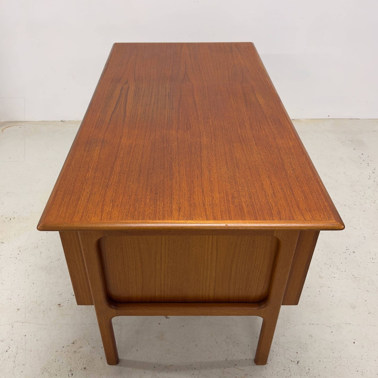 photo buy Page 1 Of 18 Teak Executive Desk By Arne Vodder For Brouer, 1960s.