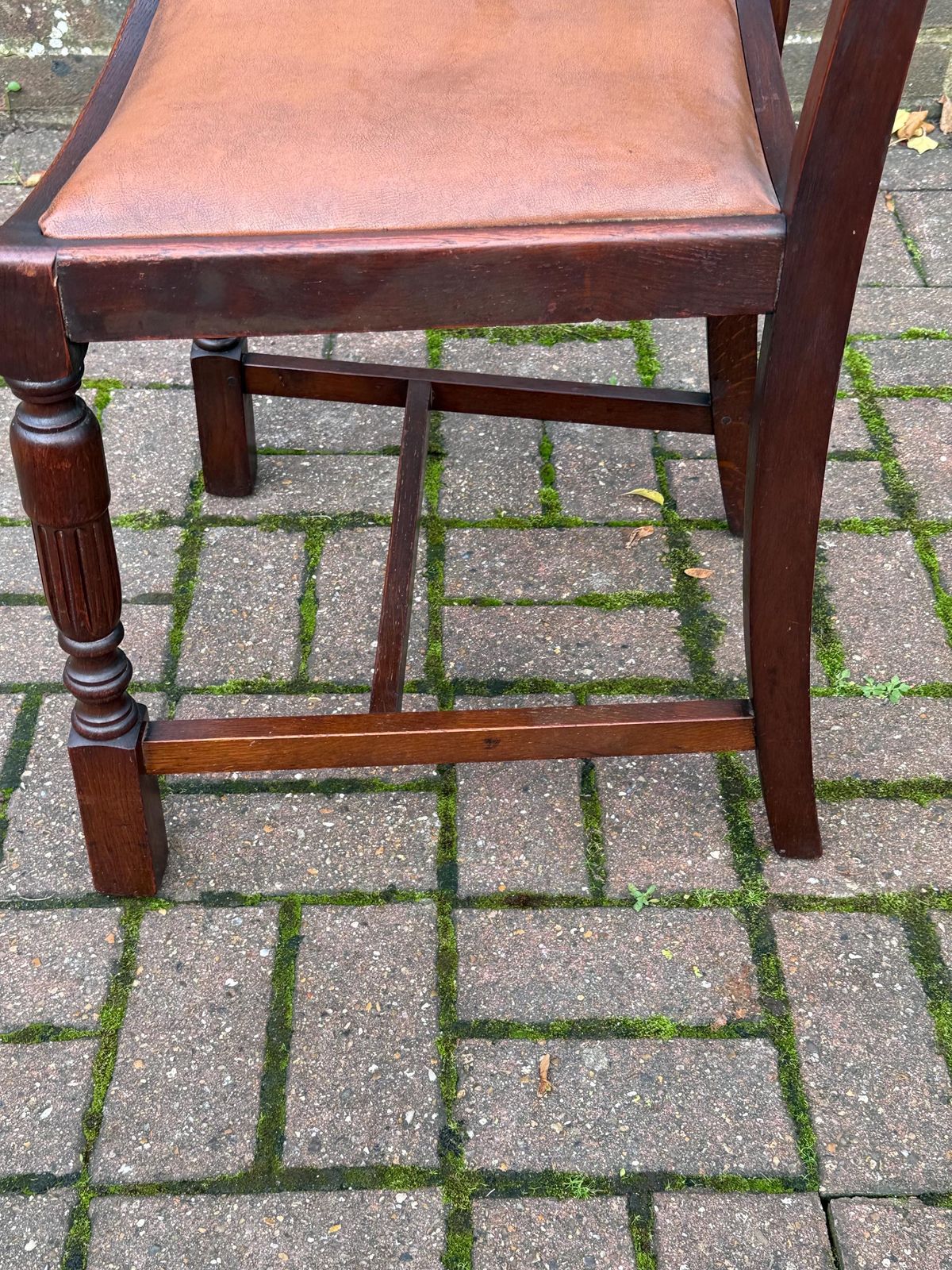 photo vintage Vintage 1940s/50s High Wycombe Be At Ees Ladder Back Solid Wooden Chair With Leather Seat, Bristow & Townsend Ltd