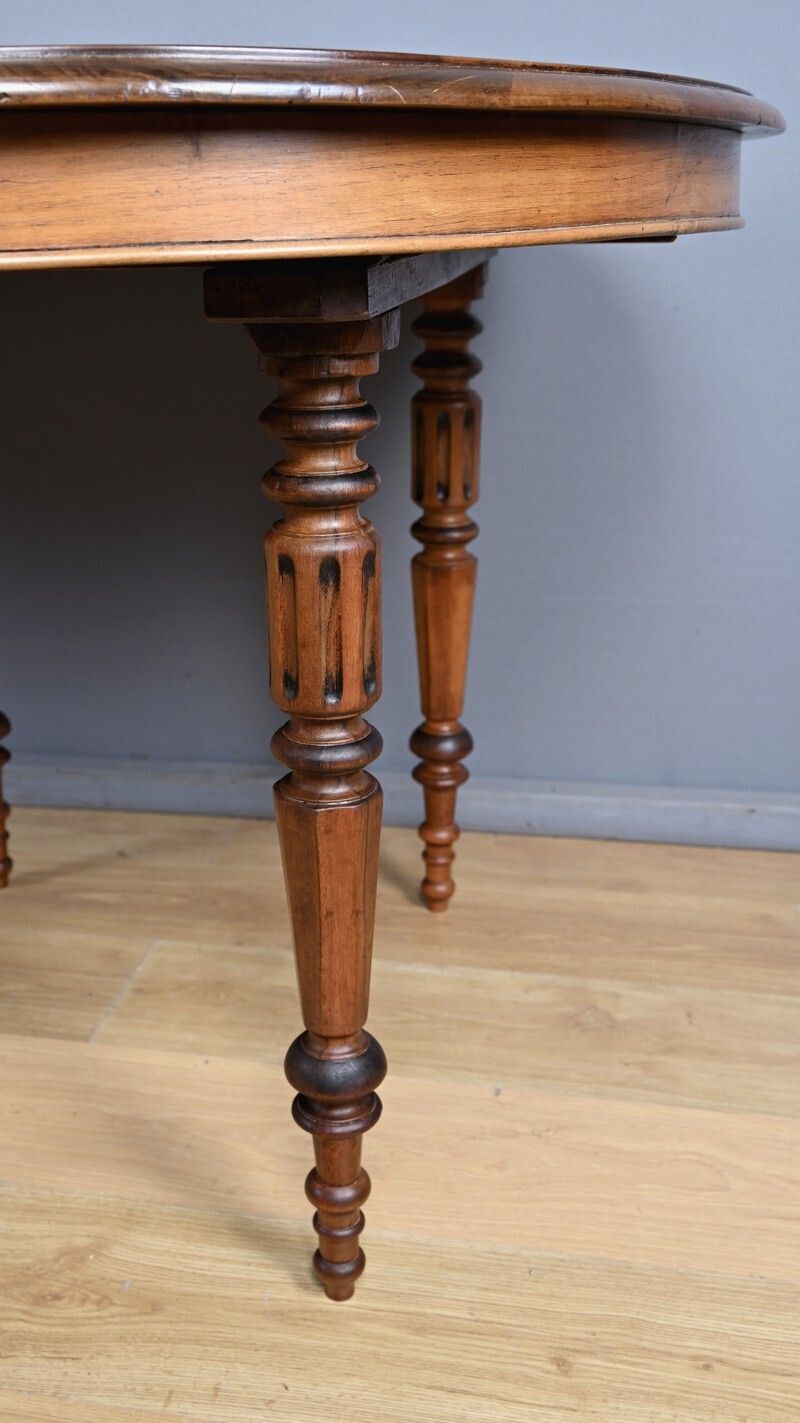 photo furniture Extendable Walnut Table, Louis Philippe Style – Late 19th Century