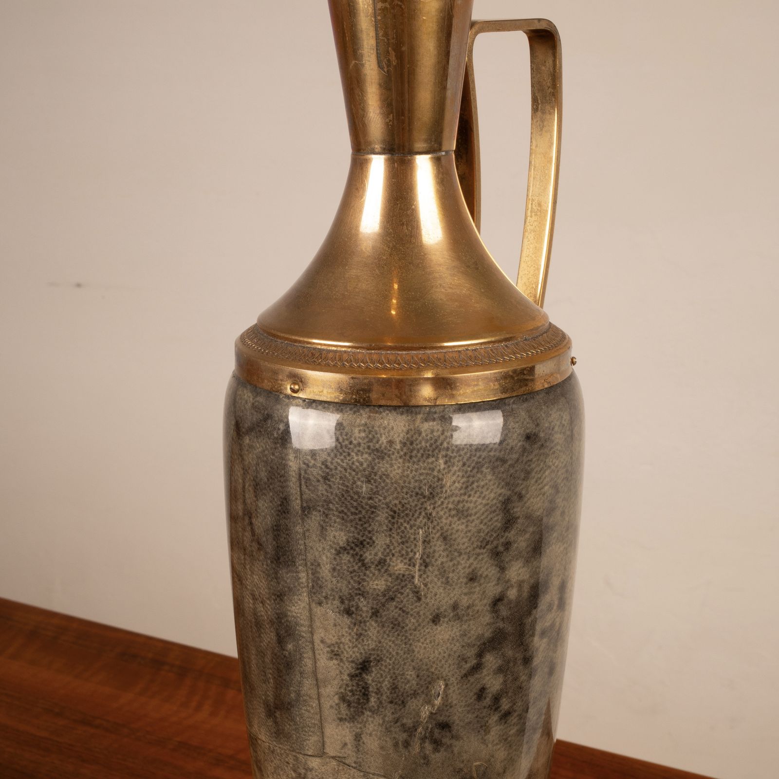 photo furniture Thermos In Gray Parchment And Brass By Aldo Tura 1960