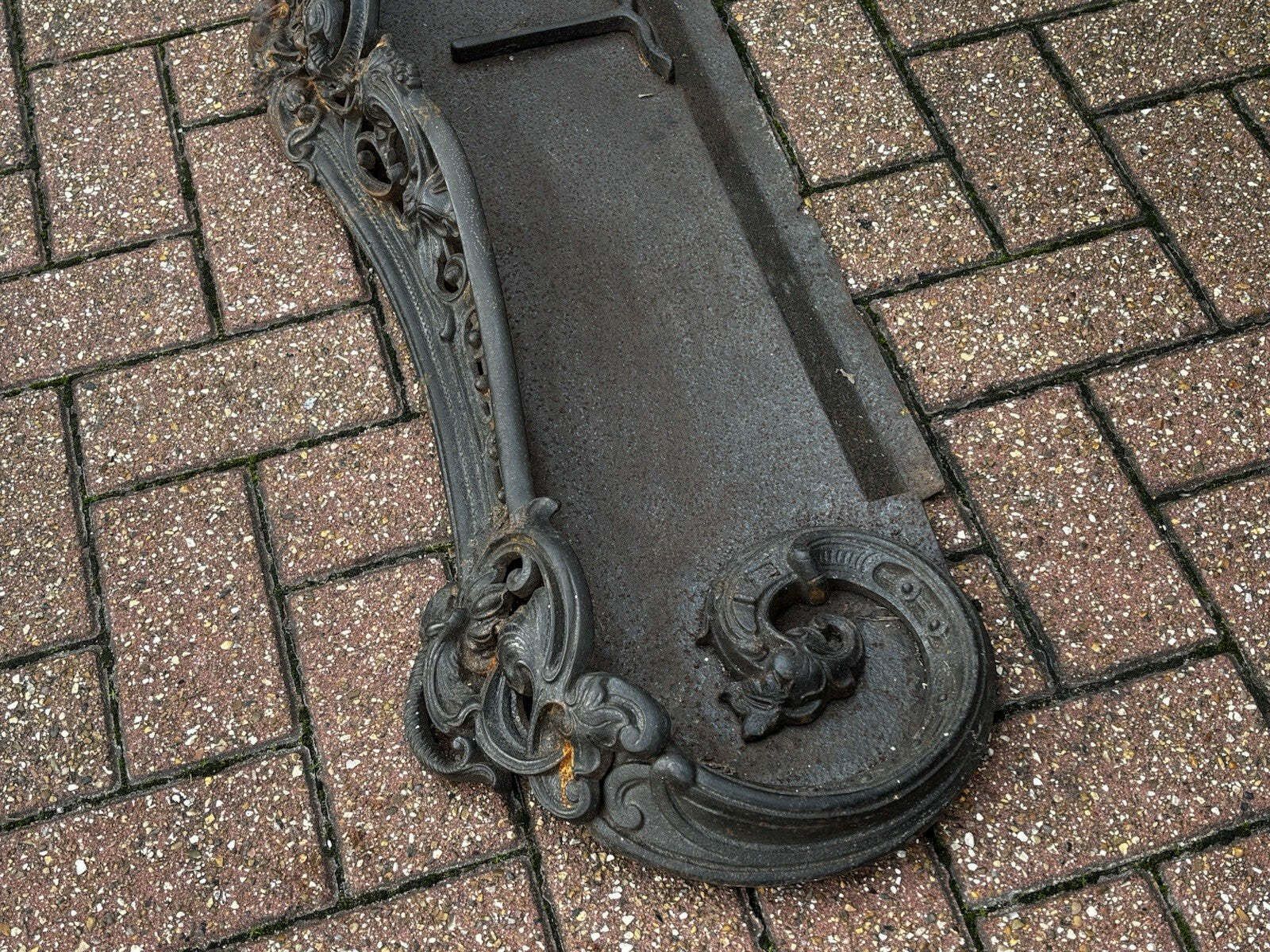 Victorian Cast Iron Fender, Mid 20th Century photo Home Fixtures