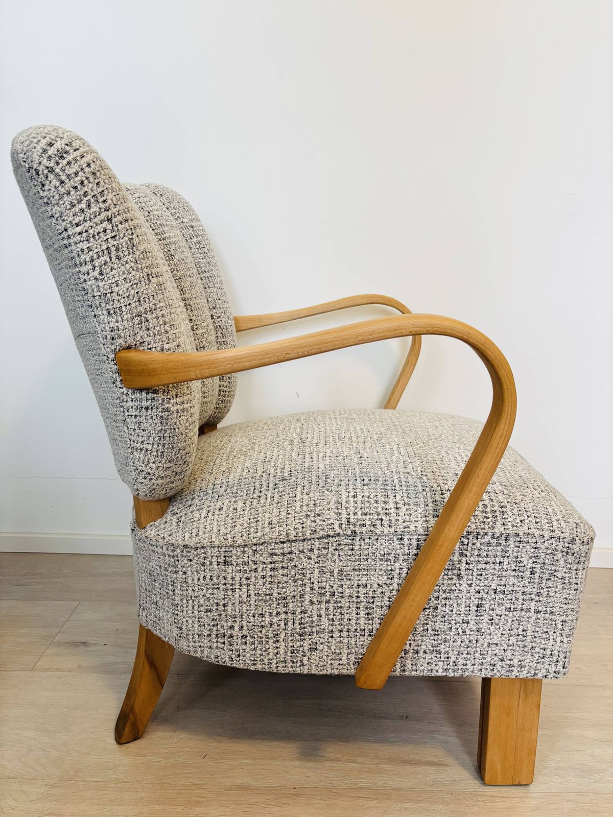 Fully Restored Vintage Lounge Arm Chair By Jindrich Halabala H 237, 1950’s photo vinterior