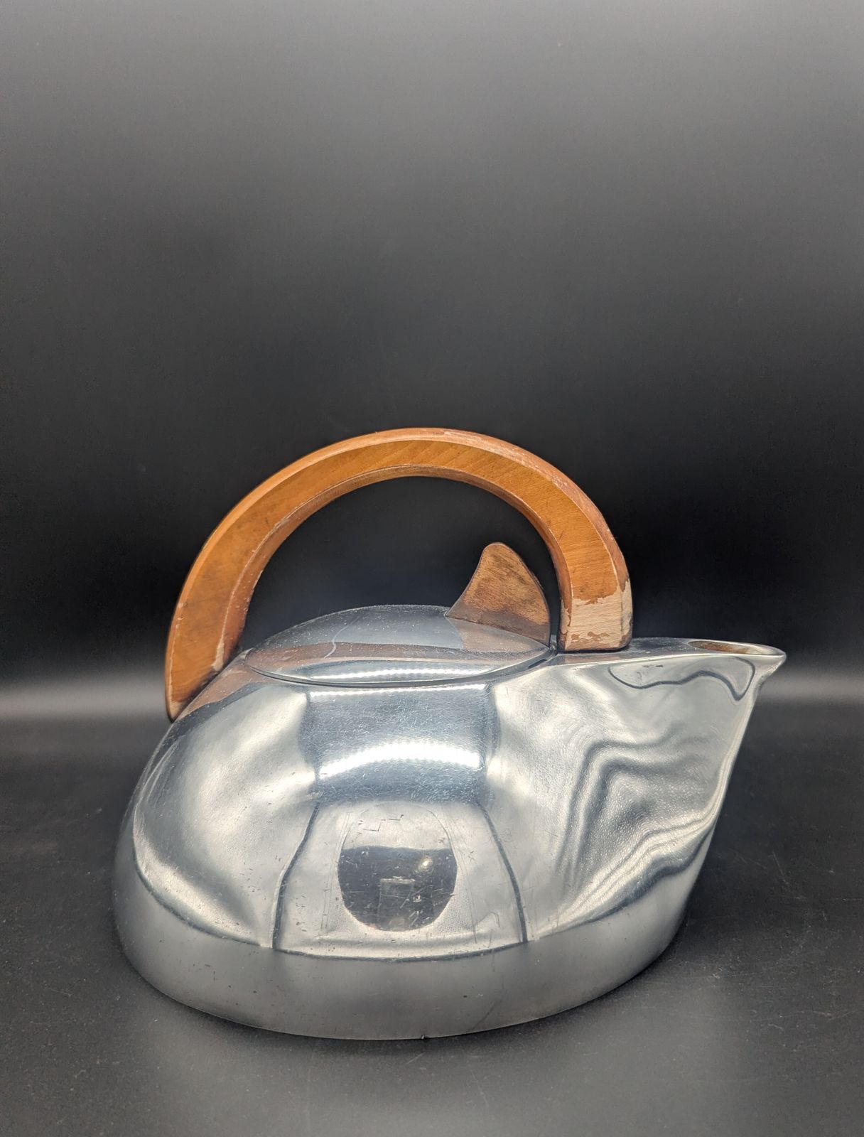 1930’s Designed Picquot K3 Kettlle. Excellent, Elegant Art Deco Feature For Your Kitchen   And It Works. photo for sale