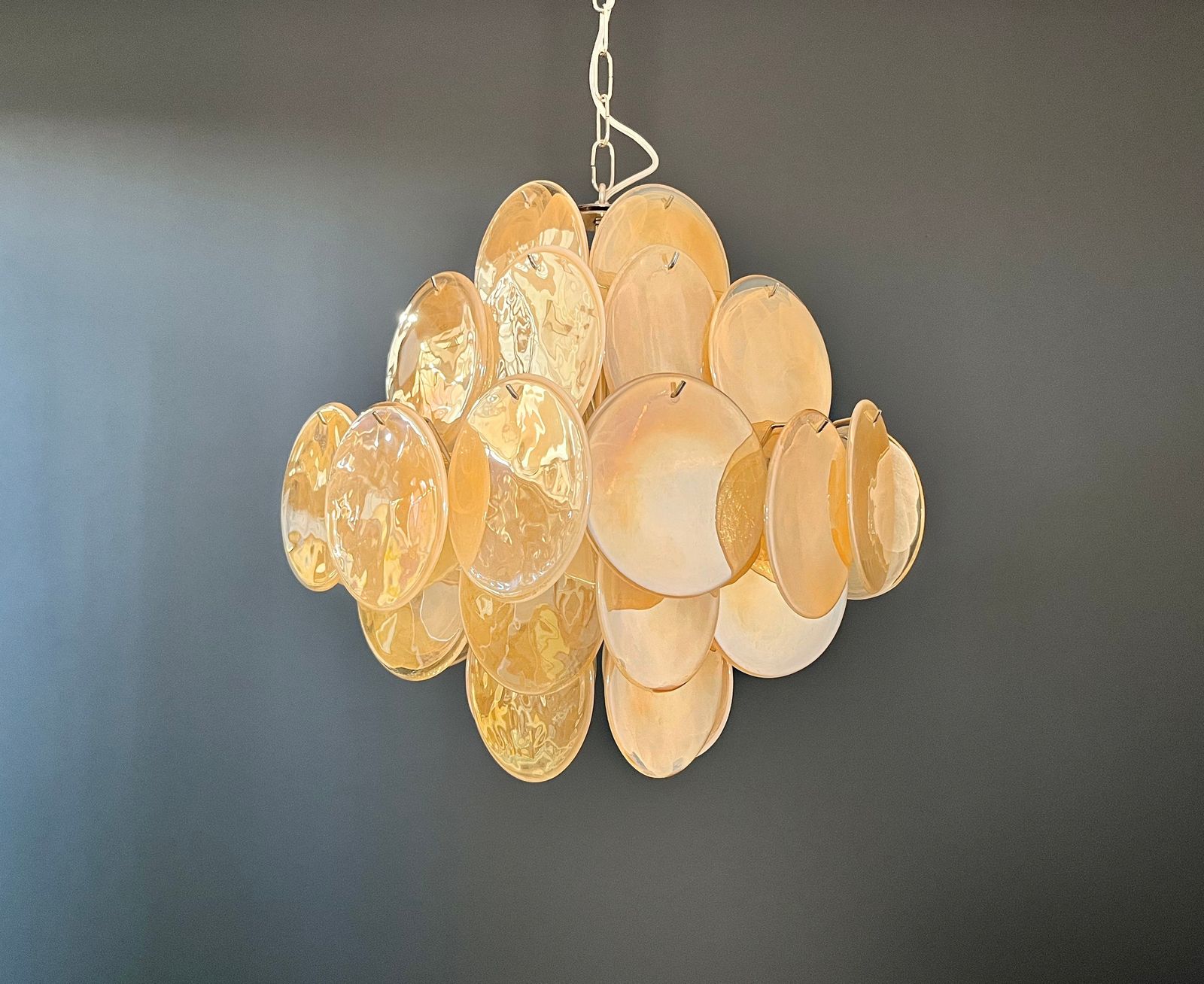 photo vintage Vintage Italian Murano Chandelier   36 Iridescent Alabaster Gold Discs