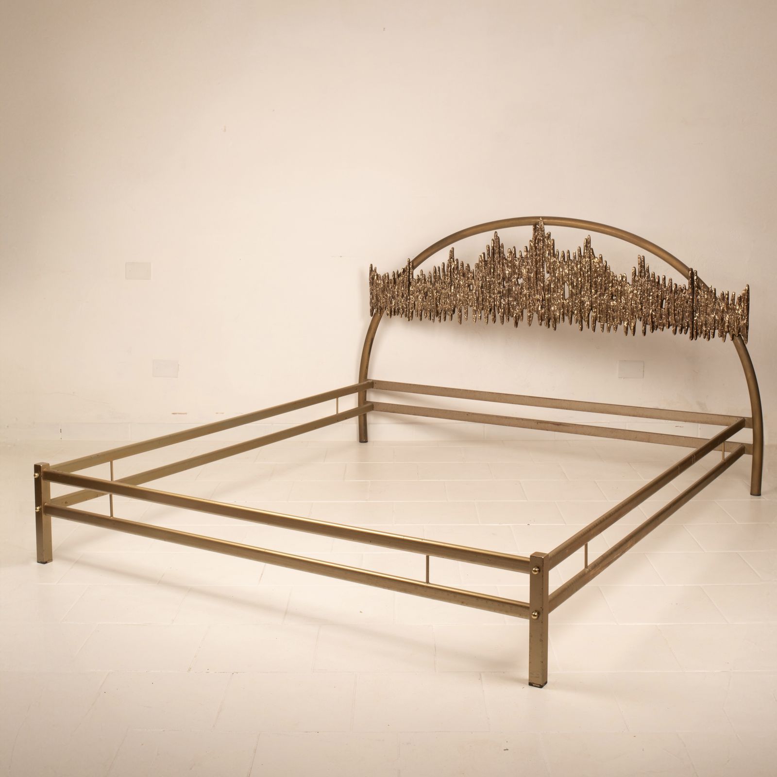 "Aurora   Ultrabronzo99" Bed By Luciano Frigerio For Frigerio Di Desio 1970 photo for sale