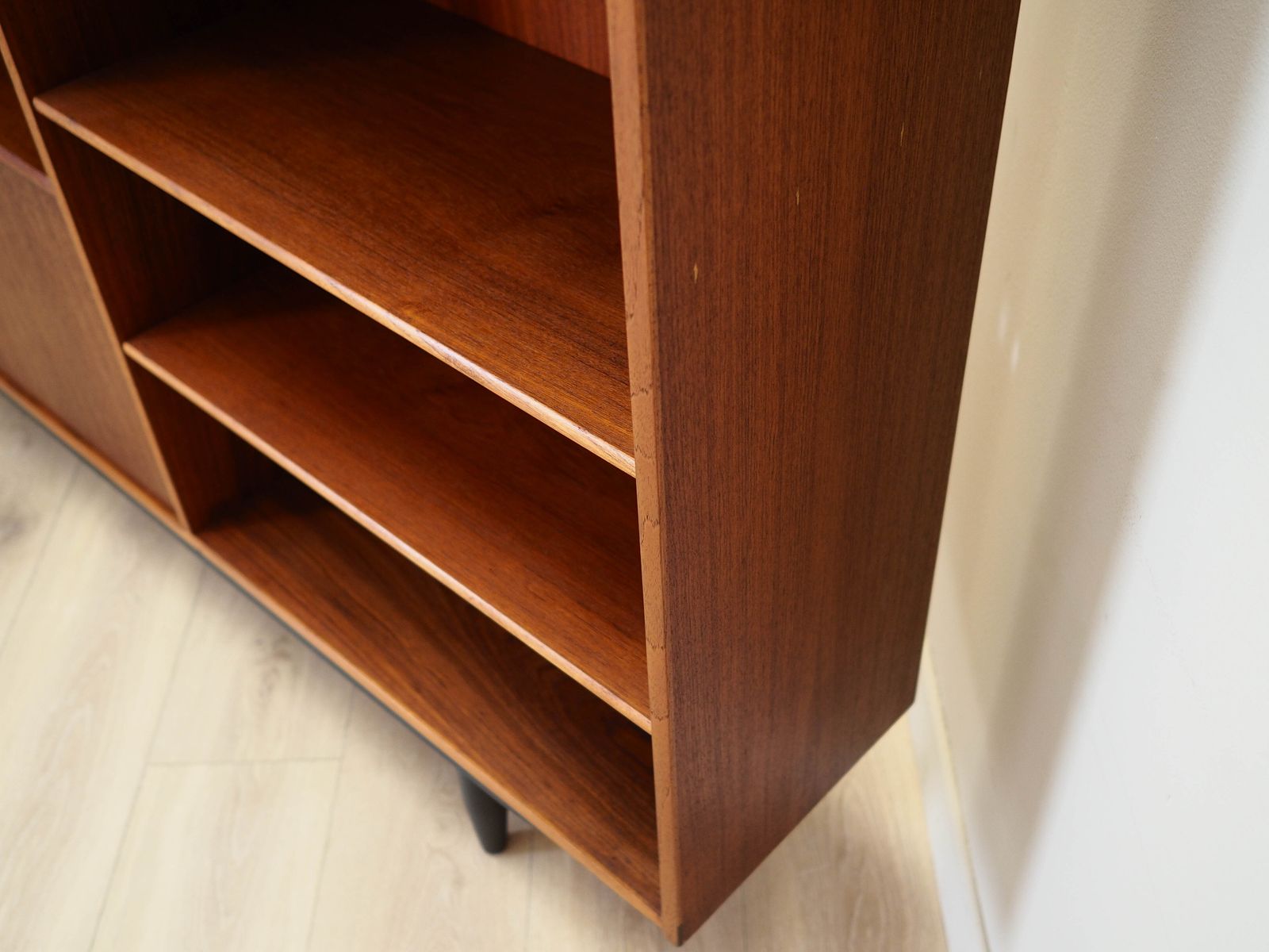photo vinterior Teak Bookcase, Danish Design, 1970s, Production: Kjeld Bundgard