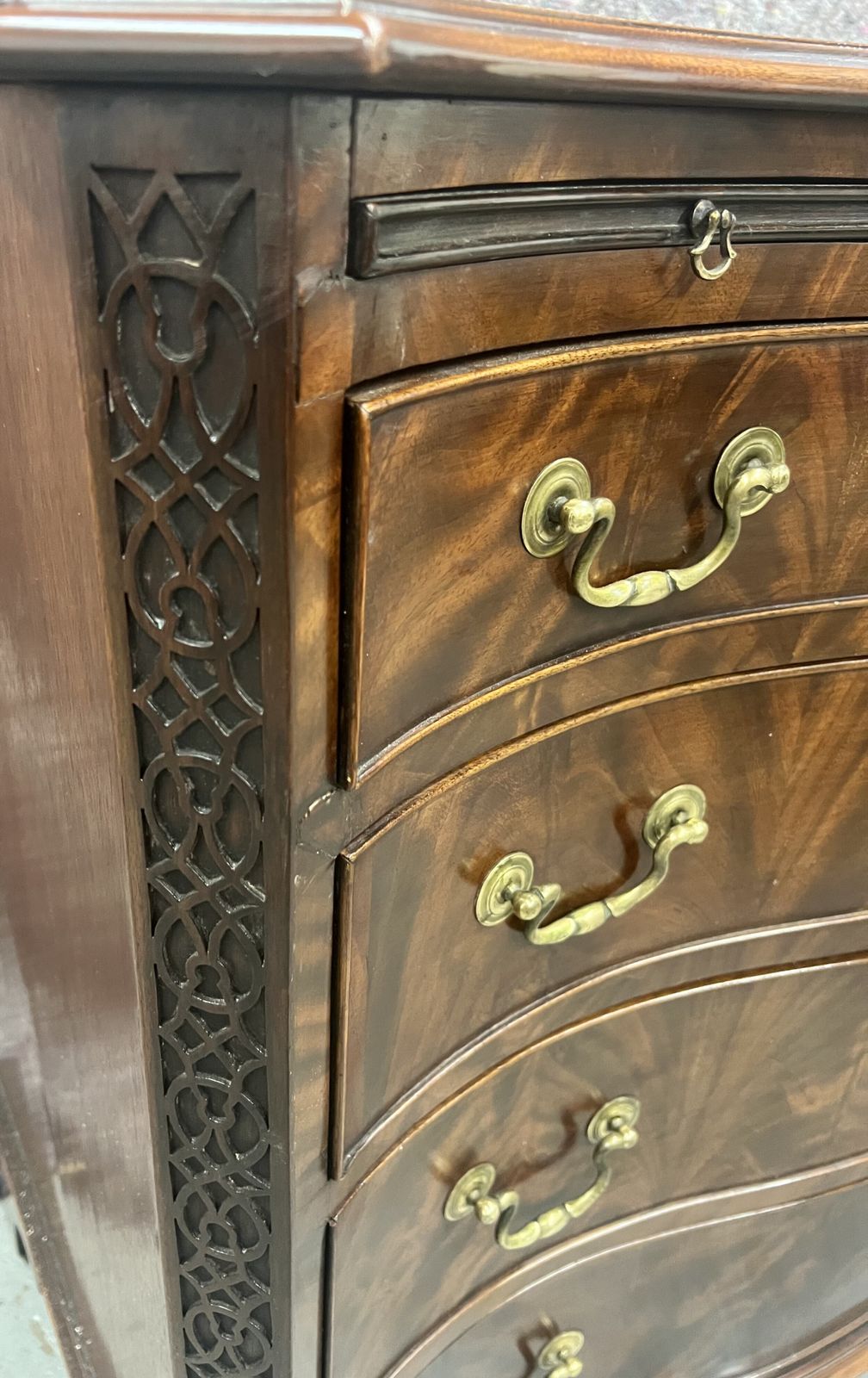 Top Quality Chippendale Style Serpentine Shaped Chest Of Drawers photo vinterior