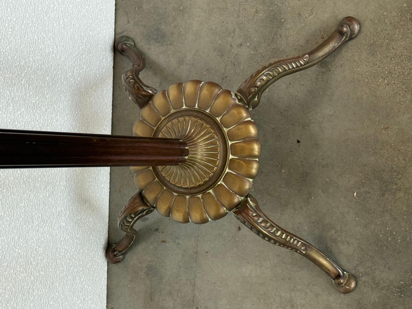 photo for sale Porte-manteau Art Nouveau Belle Époque en bronze et laiton bruni, pieds en bronze à griffons