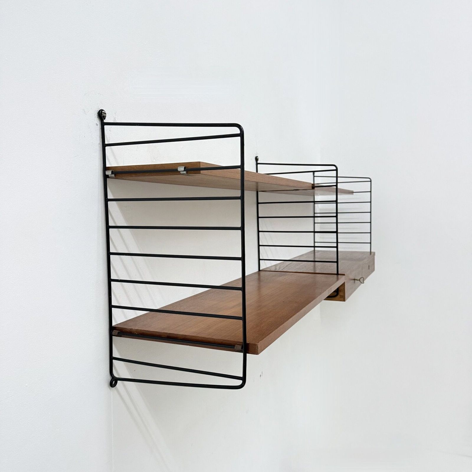 photo furniture Mid Century Nisse Strinning String Design Teakhouten Wandmeubel, Ca. Jaren 1960