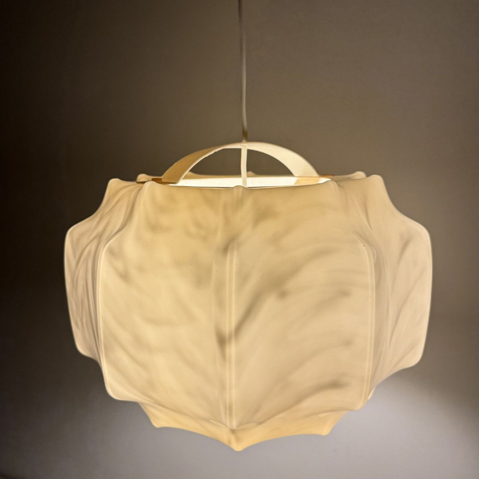 Mid Century Design Plastic Cocon Hanglamp, Jaren 1970 photo Verlichting