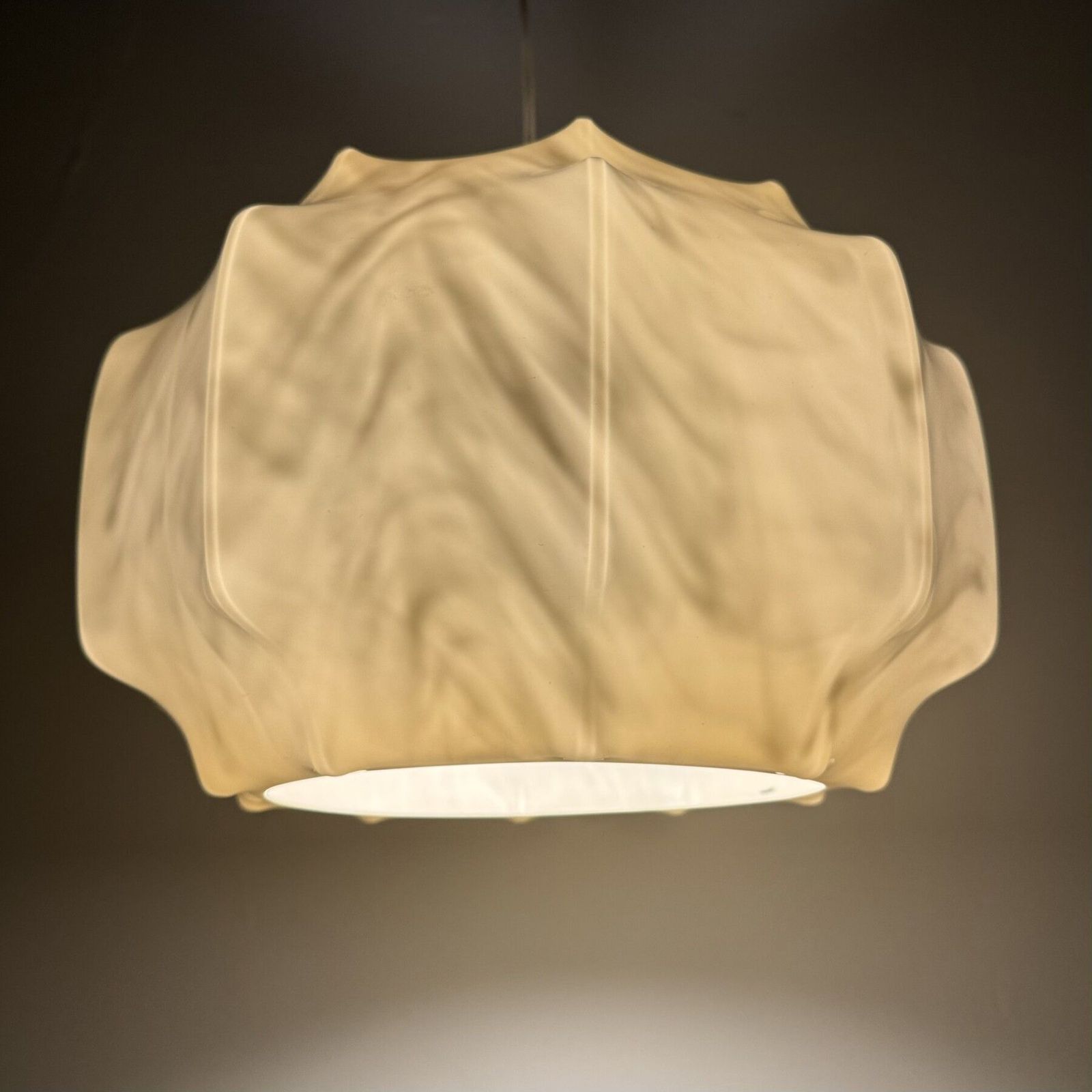 Mid Century Design Plastic Cocon Hanglamp, Jaren 1970 photo vinterior