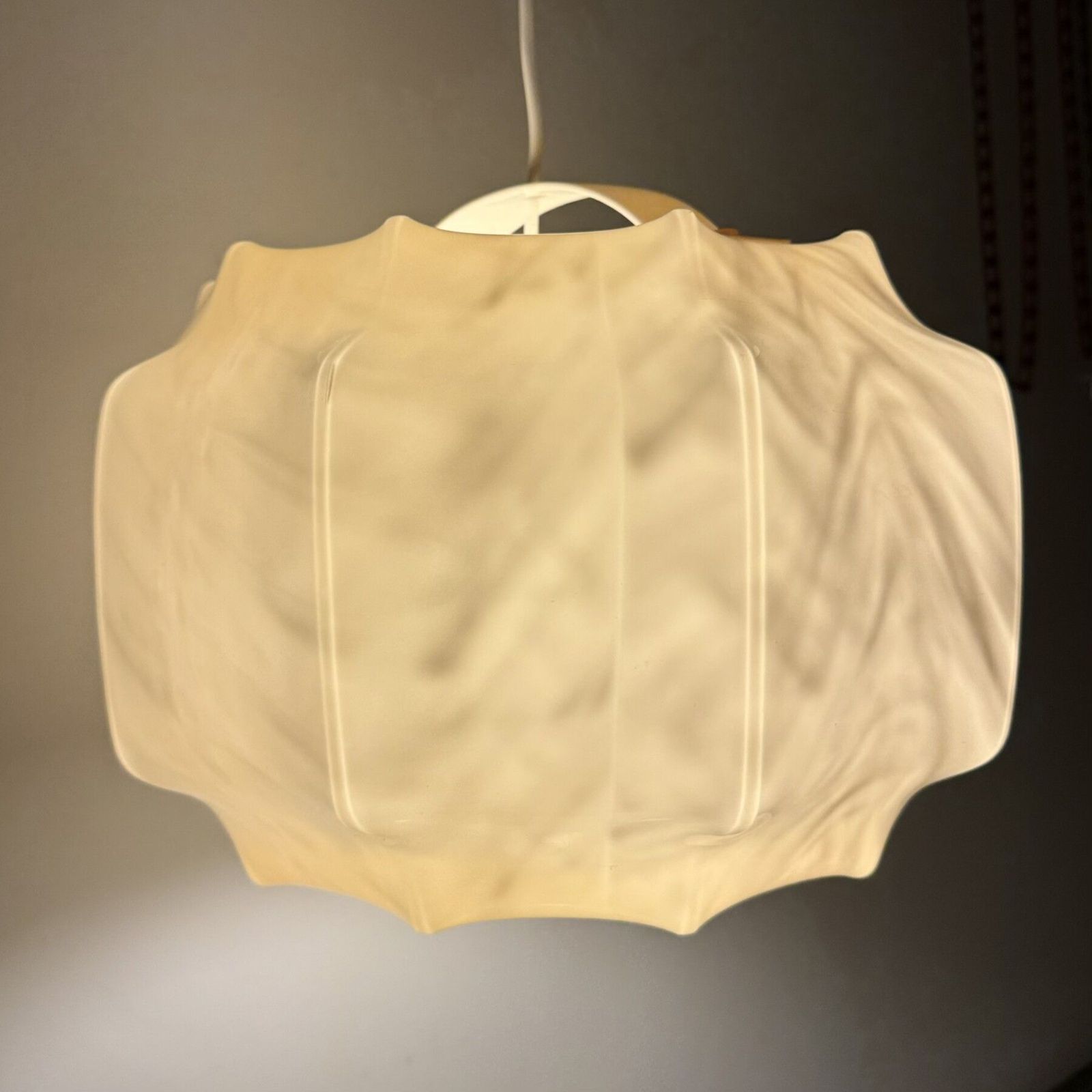 520.0 Mid Century Design Plastic Cocon Hanglamp, Jaren 1970 photo