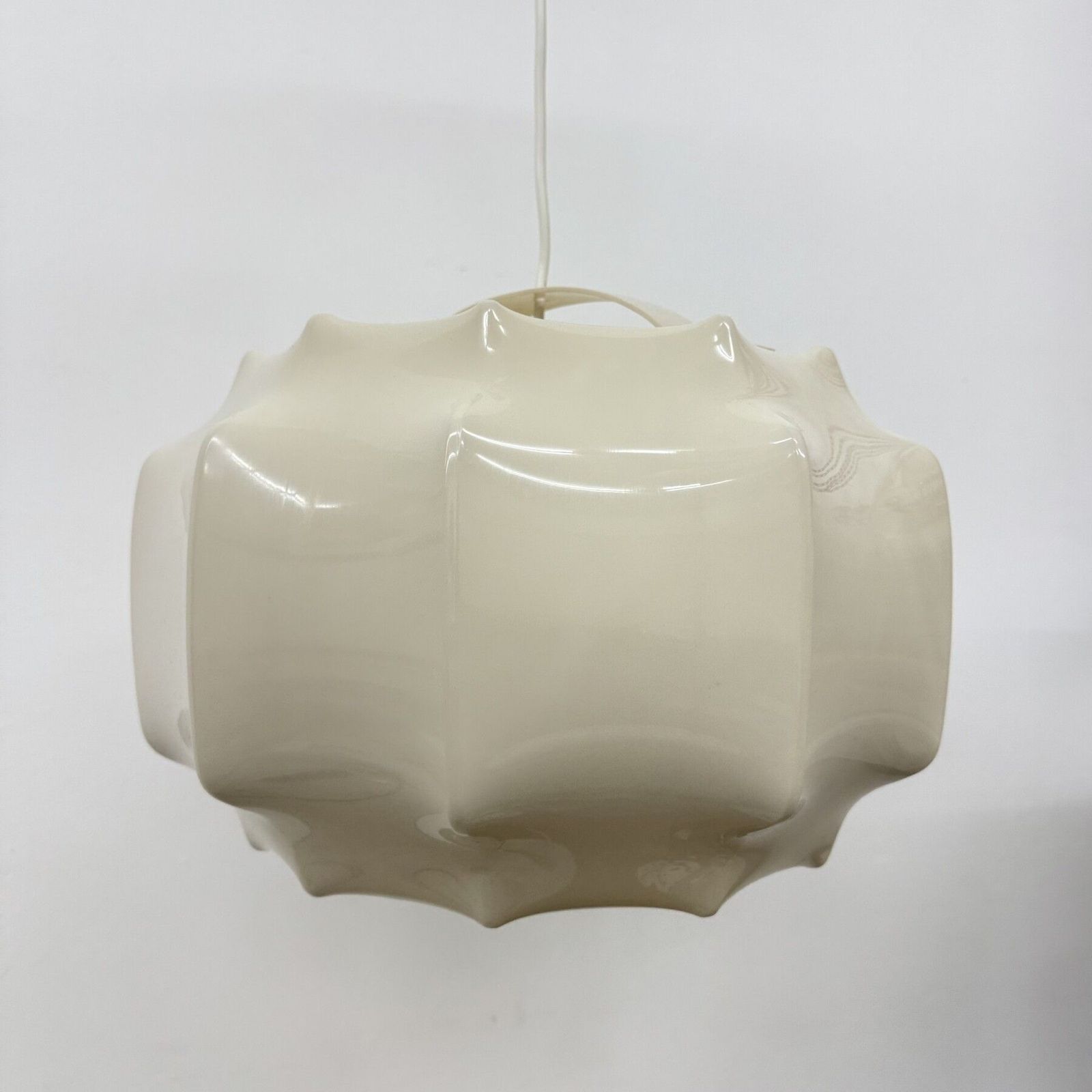 photo vintage Mid Century Design Plastic Cocon Hanglamp, Jaren 1970