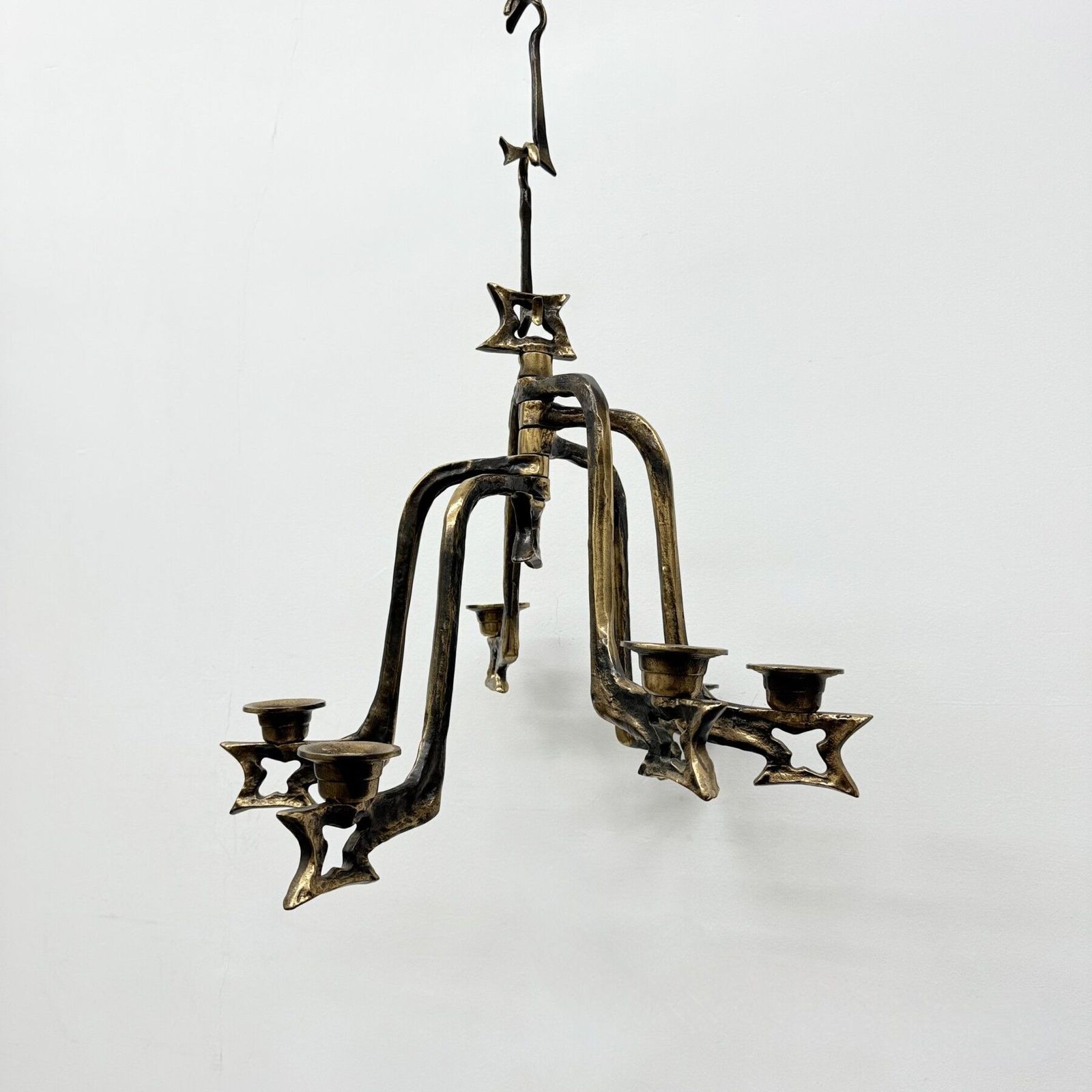 photo furniture Grote Brutalistische Bronzen Hangende Kandelaar, Jaren 1970