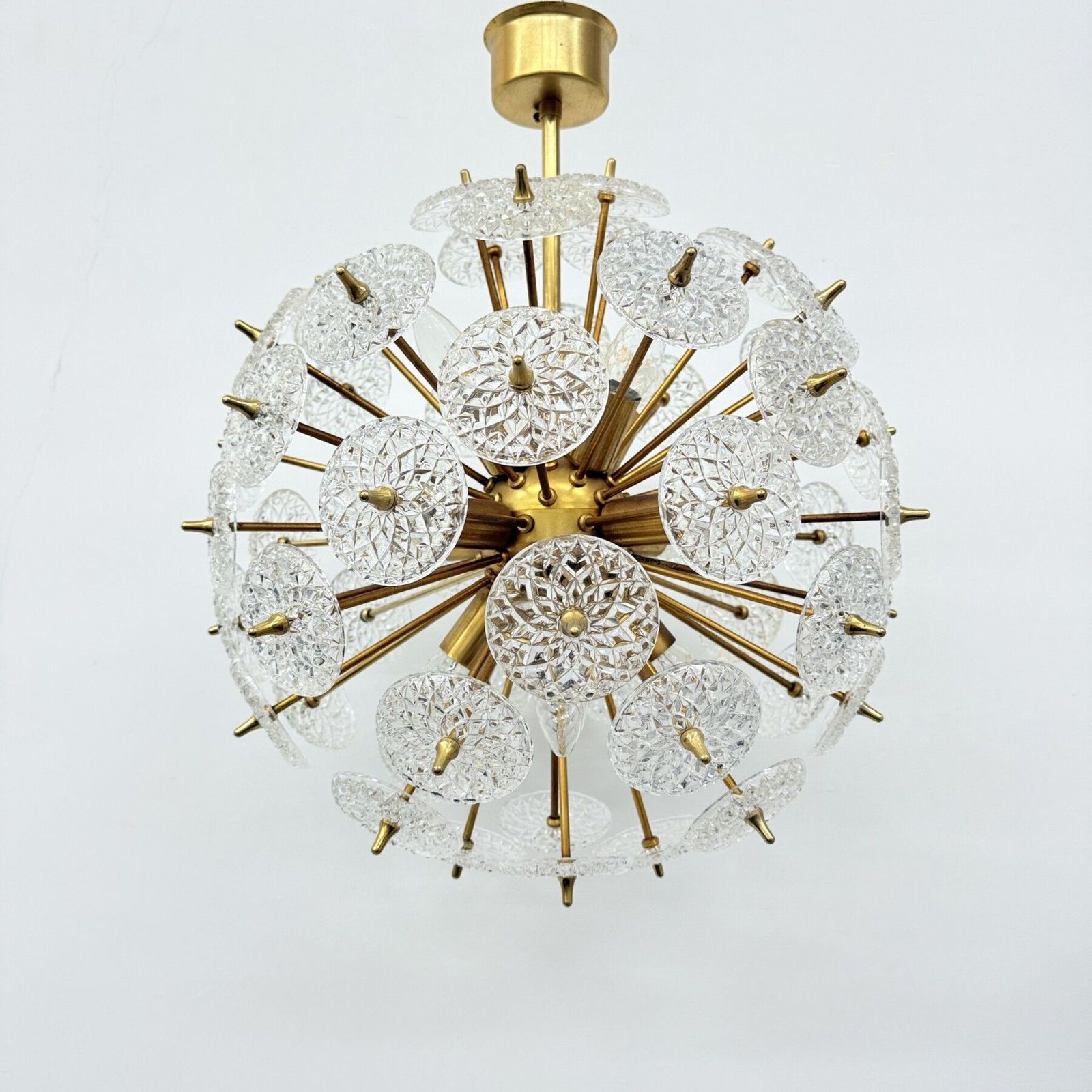 photo vinterior Val Saint Lambert Crystal Sputnik Gold Chandelier, Jaren 1960