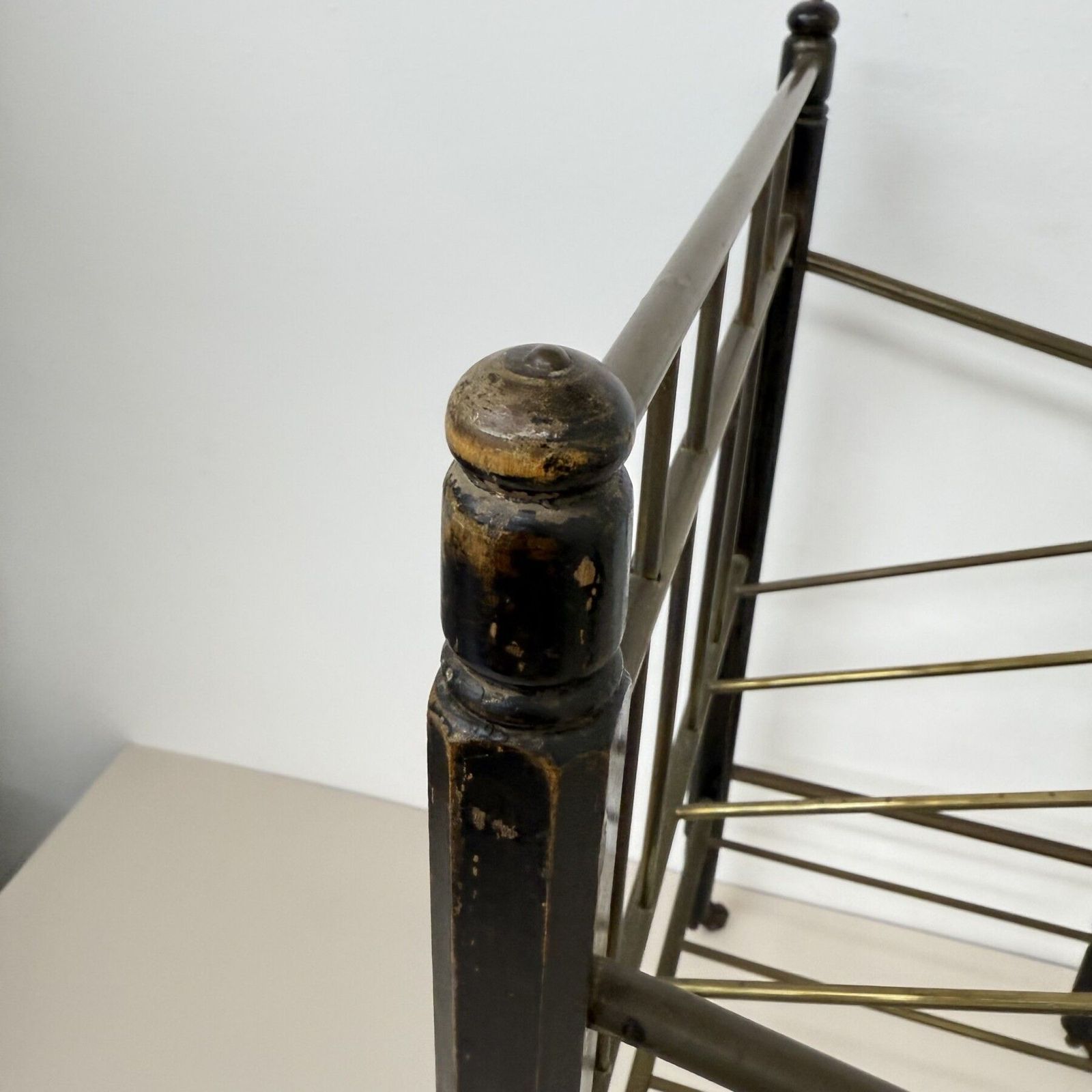 Houten Tijdschriftenrek Met Messing Details, Ca. Jaren 1950 photo for sale