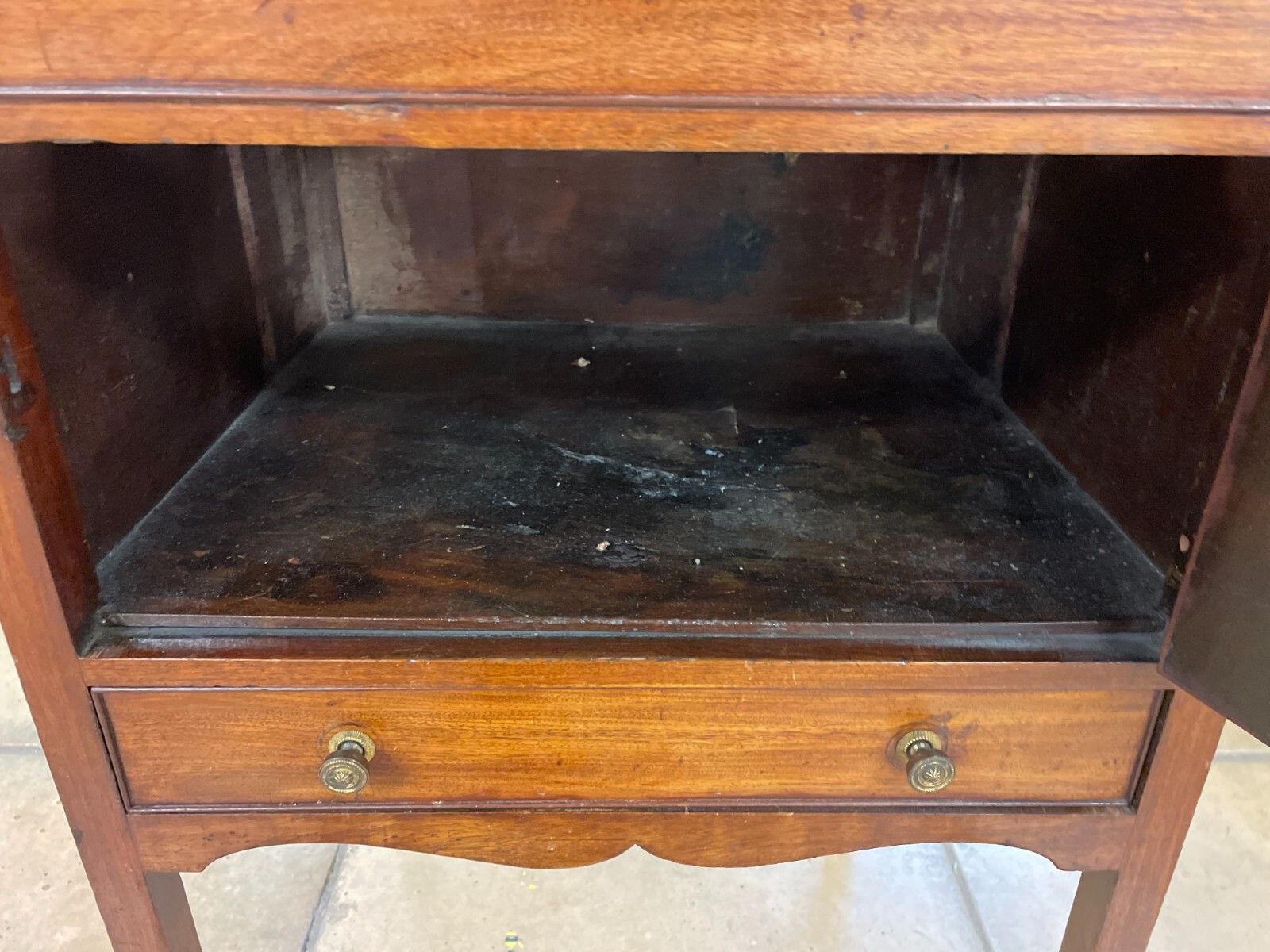 photo furniture Georgian Original Antique Mahogany Washstand With Cupboard & Hinged Top