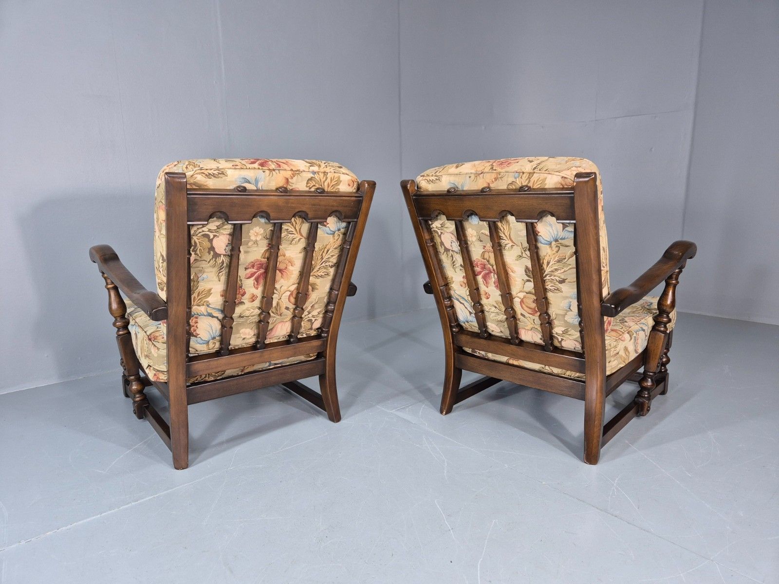 photo vinterior 2 Ercol Cloister Lounge Chairs Dark Elm Frame Floral Upholstery 70s Eb10987 Vcar