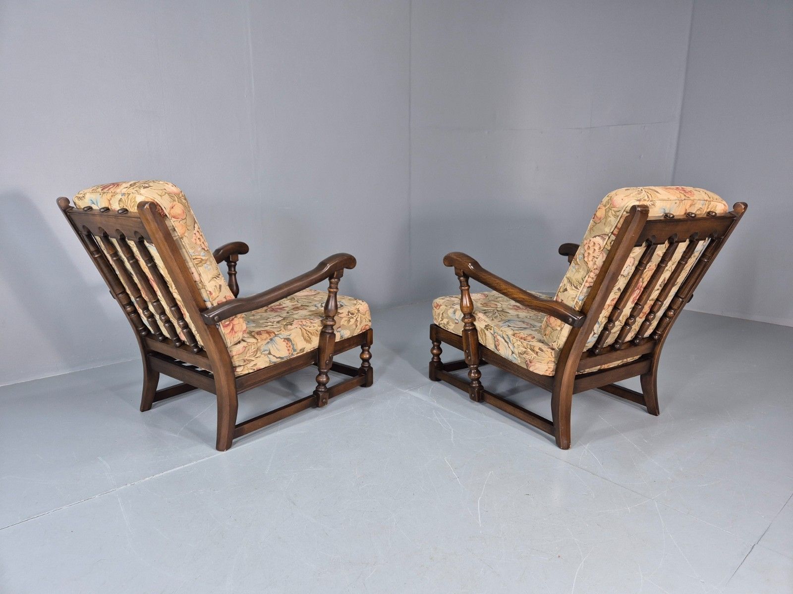 photo vintage 2 Ercol Cloister Lounge Chairs Dark Elm Frame Floral Upholstery 70s Eb10987 Vcar