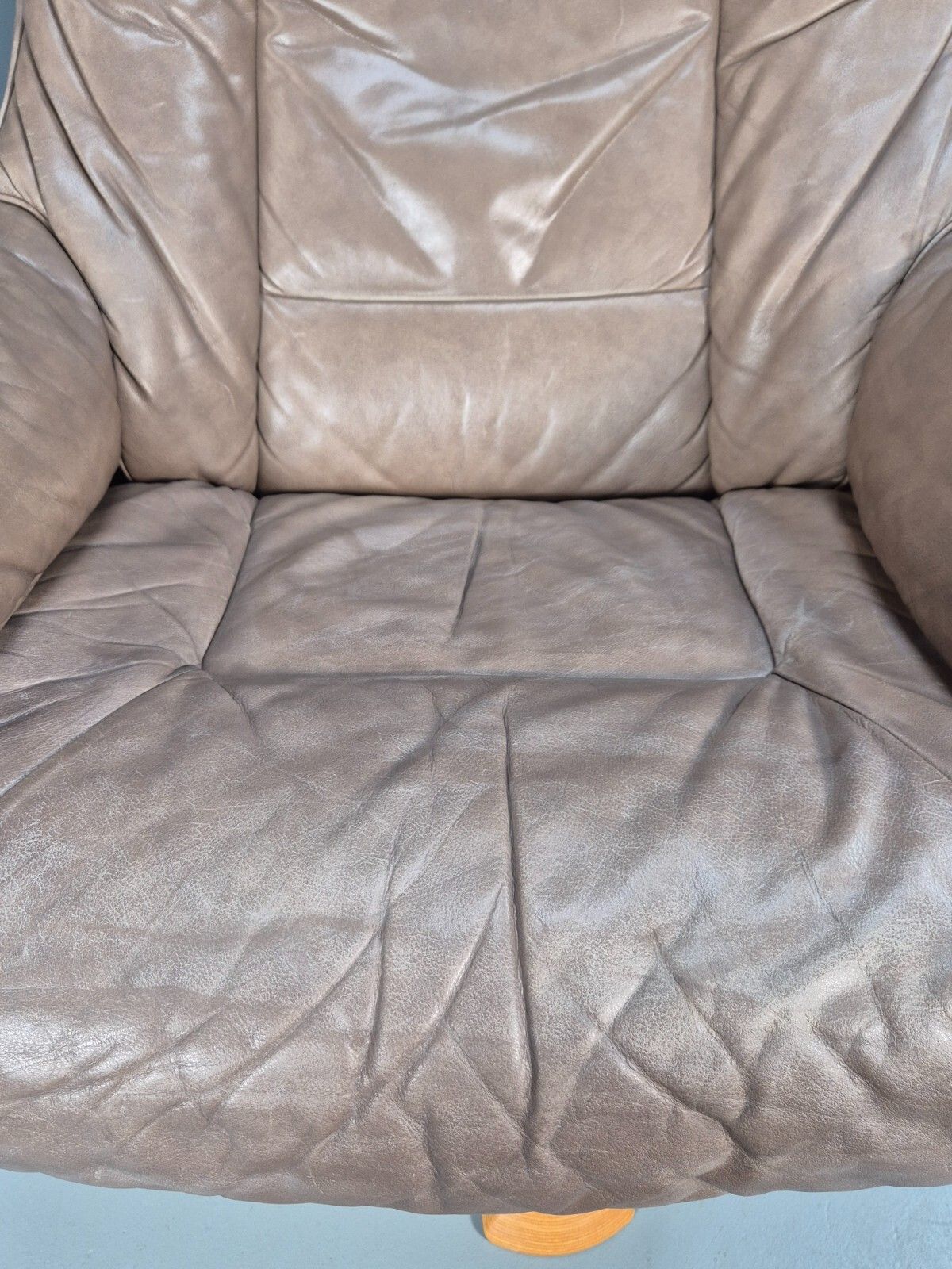 250.0 Vintage Danish Swivel And Recline Lounge Chair Beige Leather 1980s Eb8889 Mswi photo