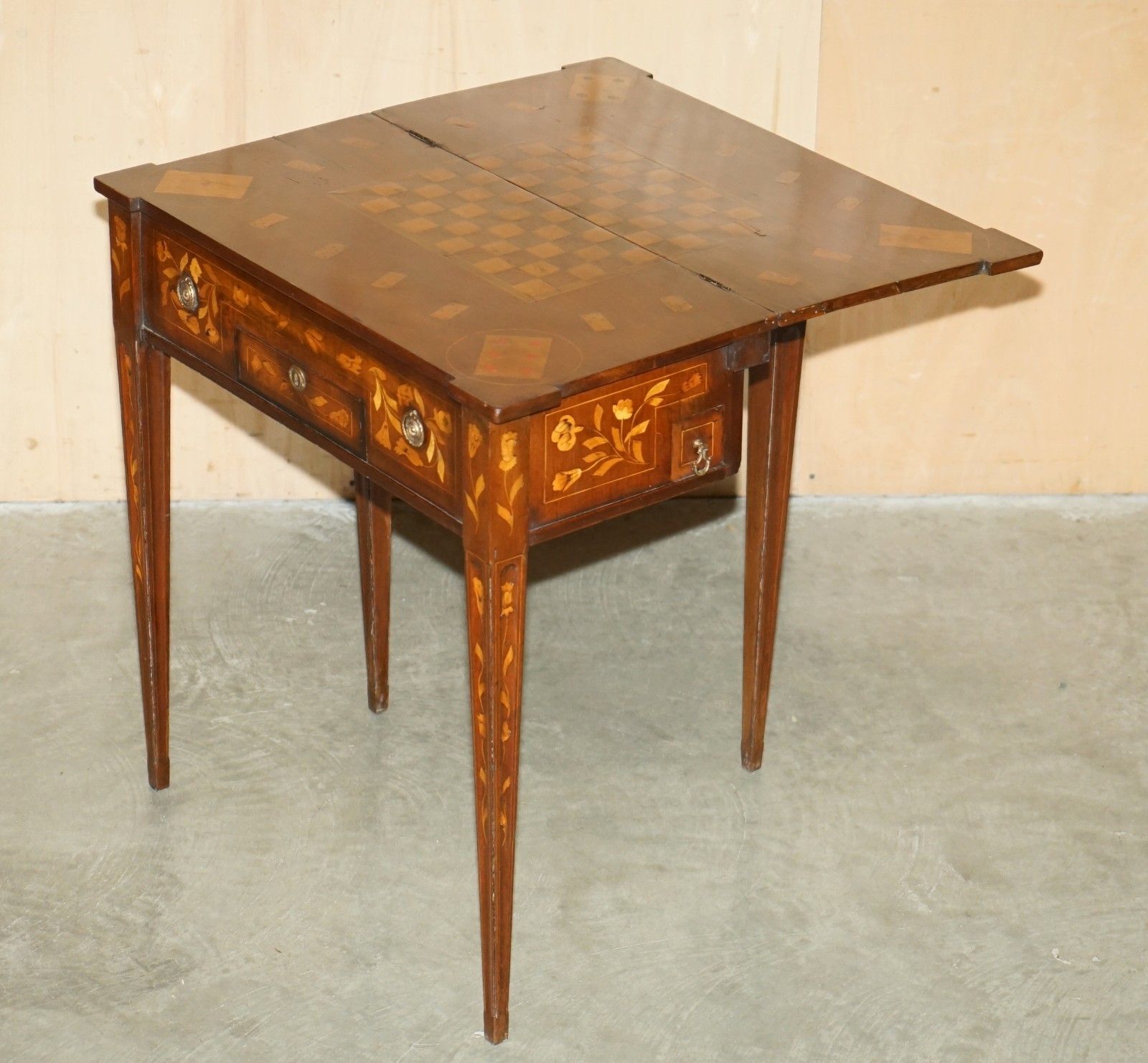 photo vintage Fully Restored Circa 1800 Dutch Marquetry Inlaid Chess Poker Games Cards Table