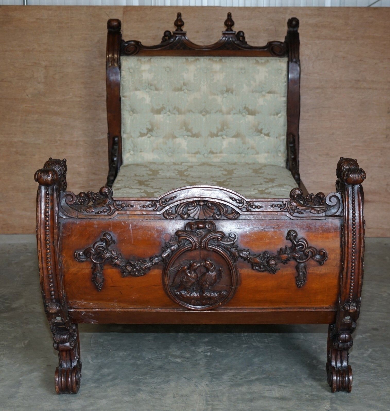 Exceptional 19th Century Hand Carved Italian Walnut Day Bed Cherub Putti's Angel photo buy