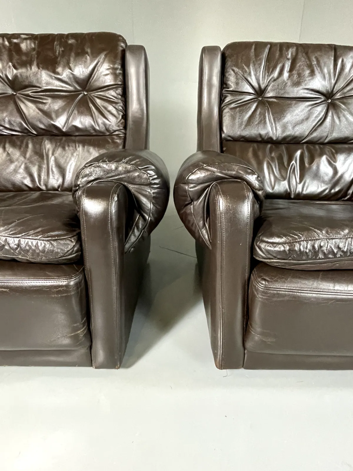 2 Danish Style Lounge Chairs Wingback Leather Vintage 1970s Retro Eb5688 Mnor photo vinterior