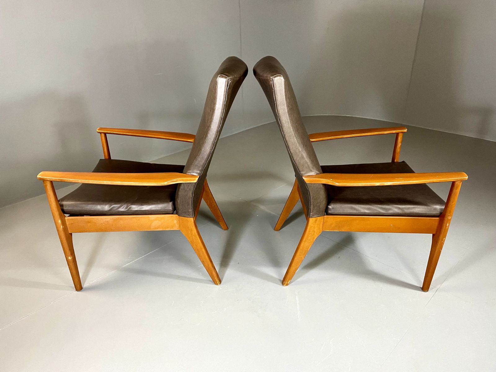 photo furniture 2 Parker Knoll Lounge Chairs Beech Vinyl Mcm Retro Pk988/1023 Eb6264 Mnor