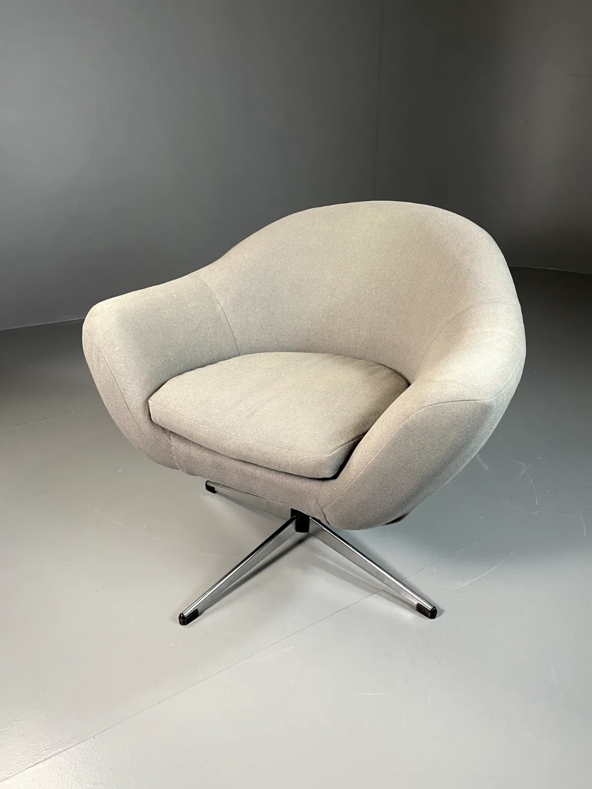 Danish Swivel Bucket Chair 1980s Vintage Retro Mcm Eb6359 Mswi