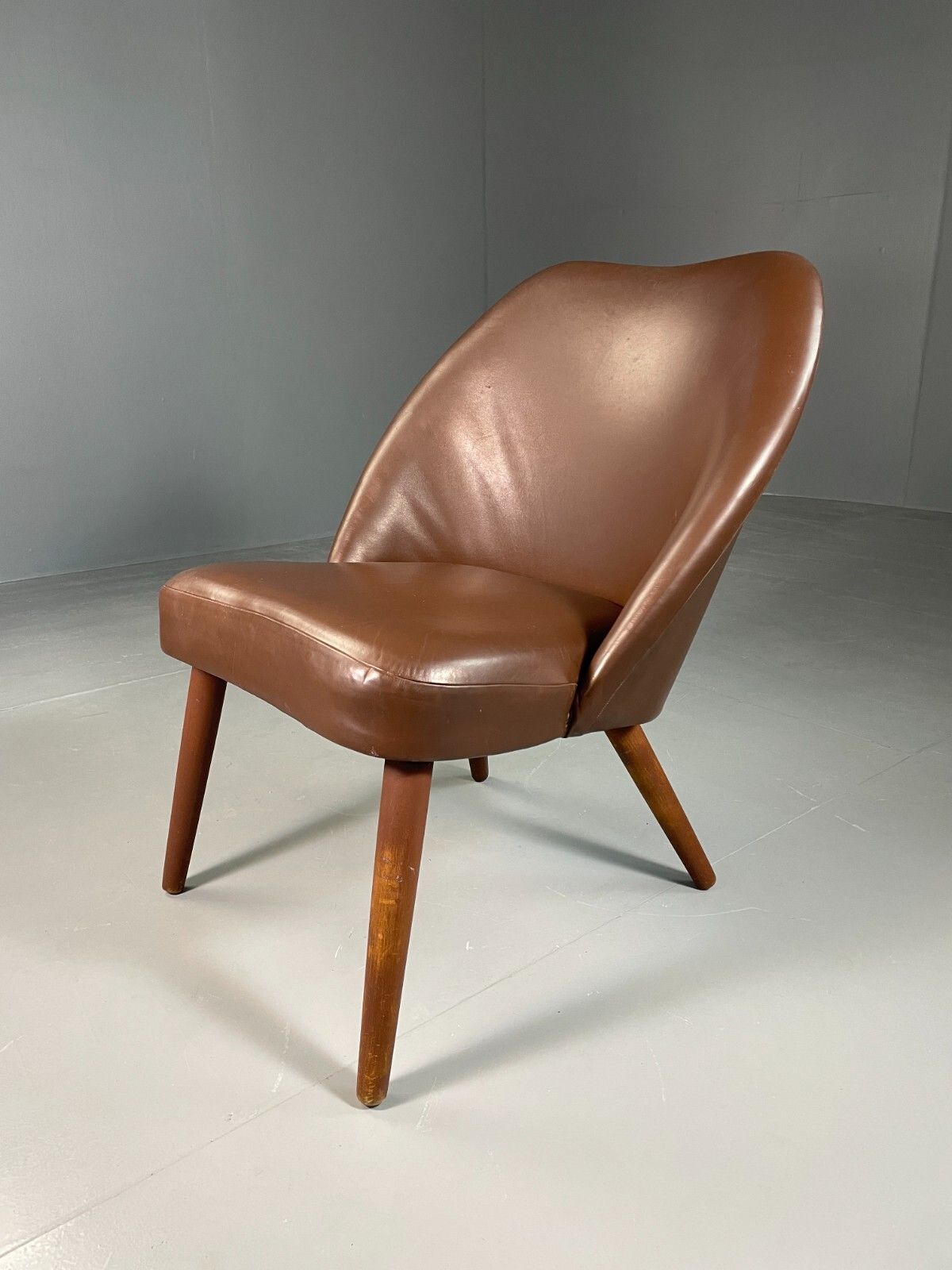 Vintage Danish Lounge Chair Brown Leather Circular Form Retro Mcm Eb6586 Mnor