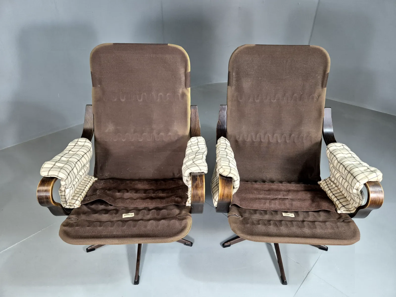 photo vinterior 2 Vintage Swivel Chairs Cream Checkered Wool Bentwood Retro Mcm Eb7192 Mben