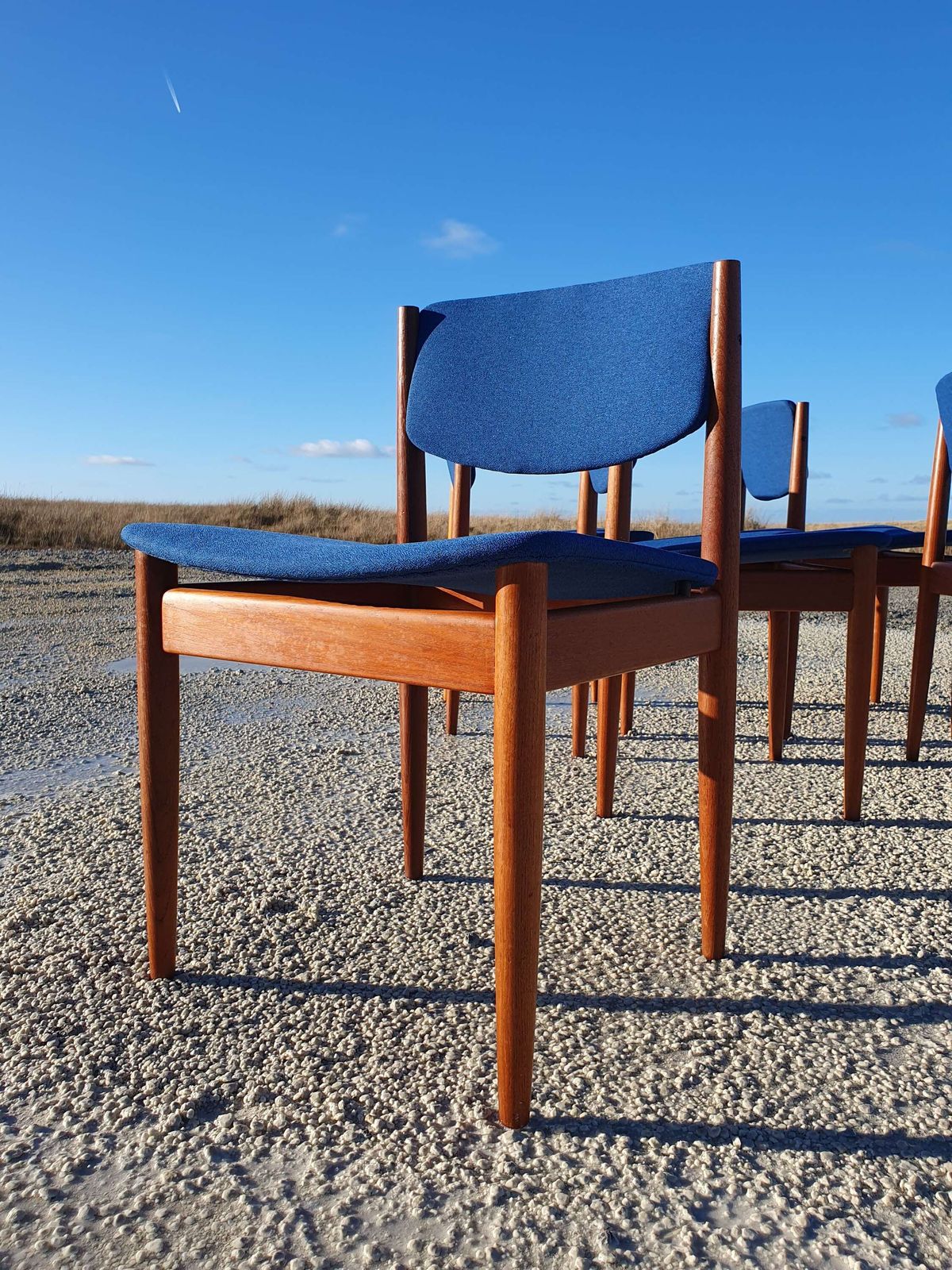 photo furniture A Set Of Six Model 197 Dining Chairs By Finn Juhl For France & Son, Denmark.