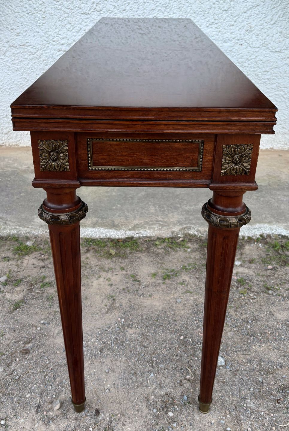 photo furniture Elegant Louis XVI Style Table In Mahogany Colour With Bronze Ornaments, 20th Century