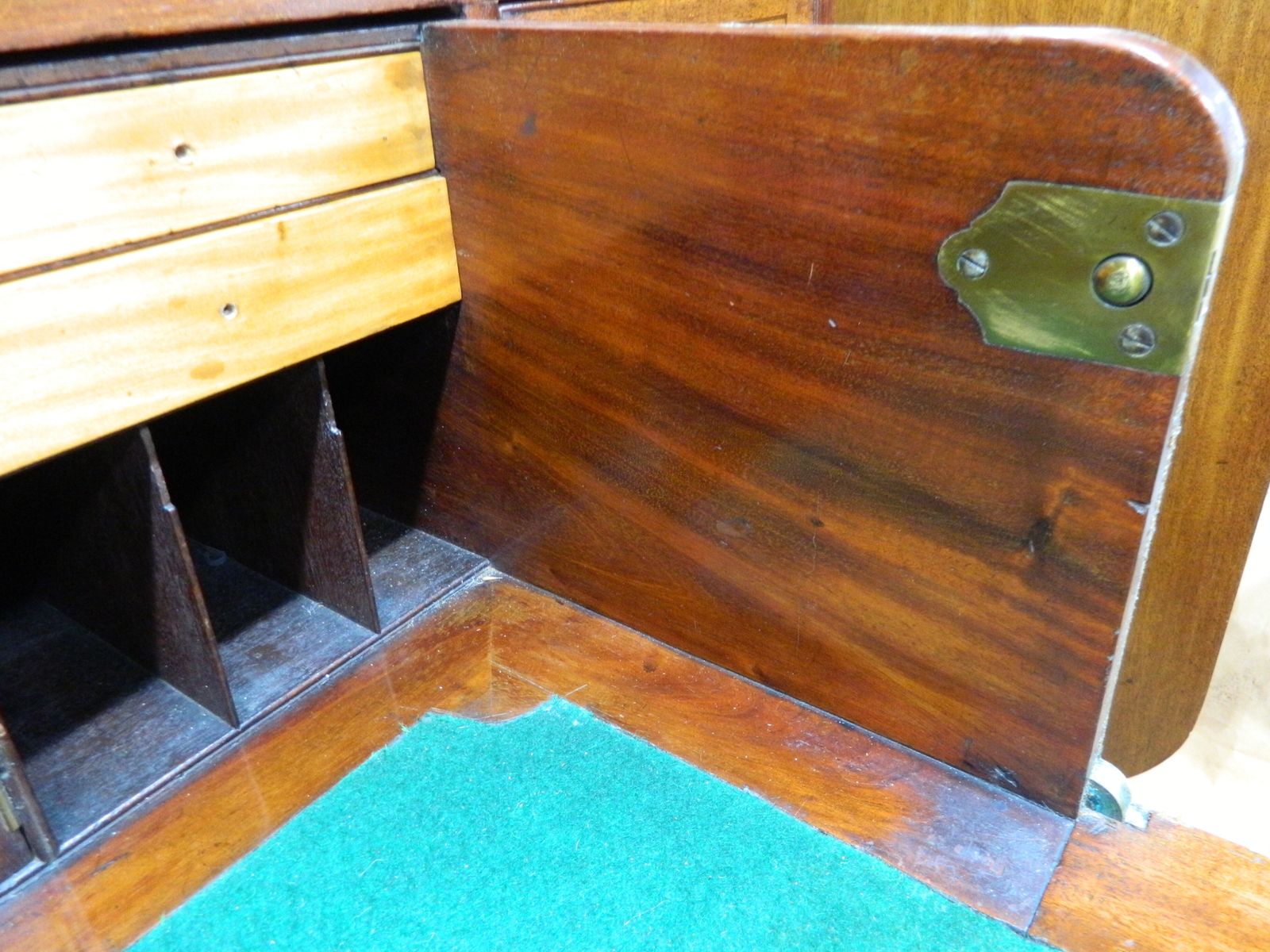 photo vintage Regency Mahogany Secretaire Chest Of Drawers