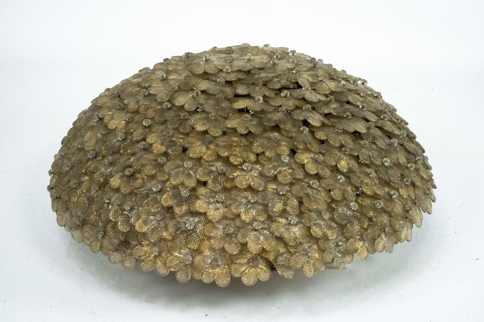 Seguso, Xlarge Mid Century Gold Murano Glass Flowers Ceiling Lamp. Italy 1940s photo vinterior