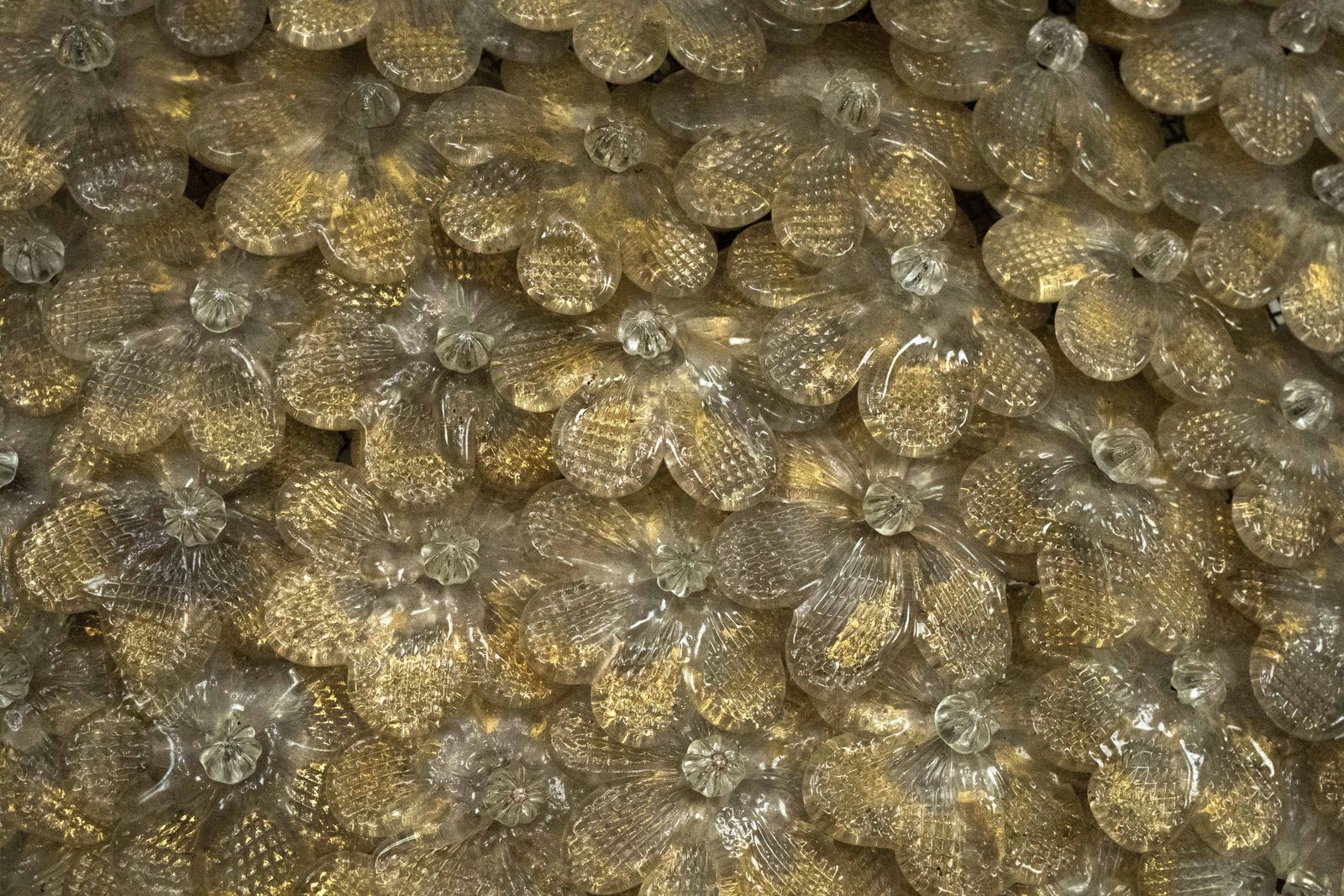 photo furniture Seguso, Xlarge Mid Century Gold Murano Glass Flowers Ceiling Lamp. Italy 1940s
