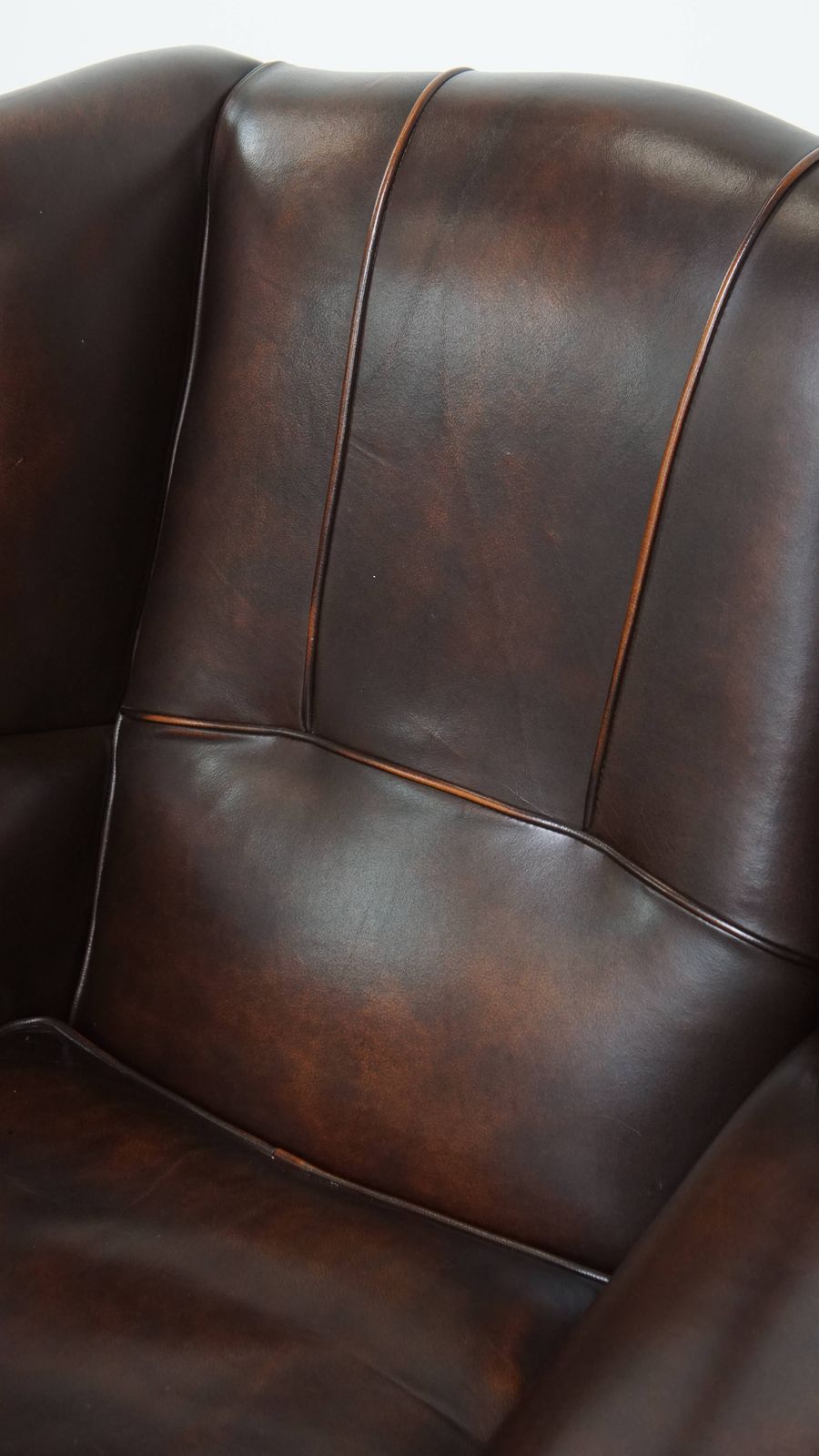 Furniture Luxurious And Comfortable English Style Wing Chair Made Of Cowhide Leather photo