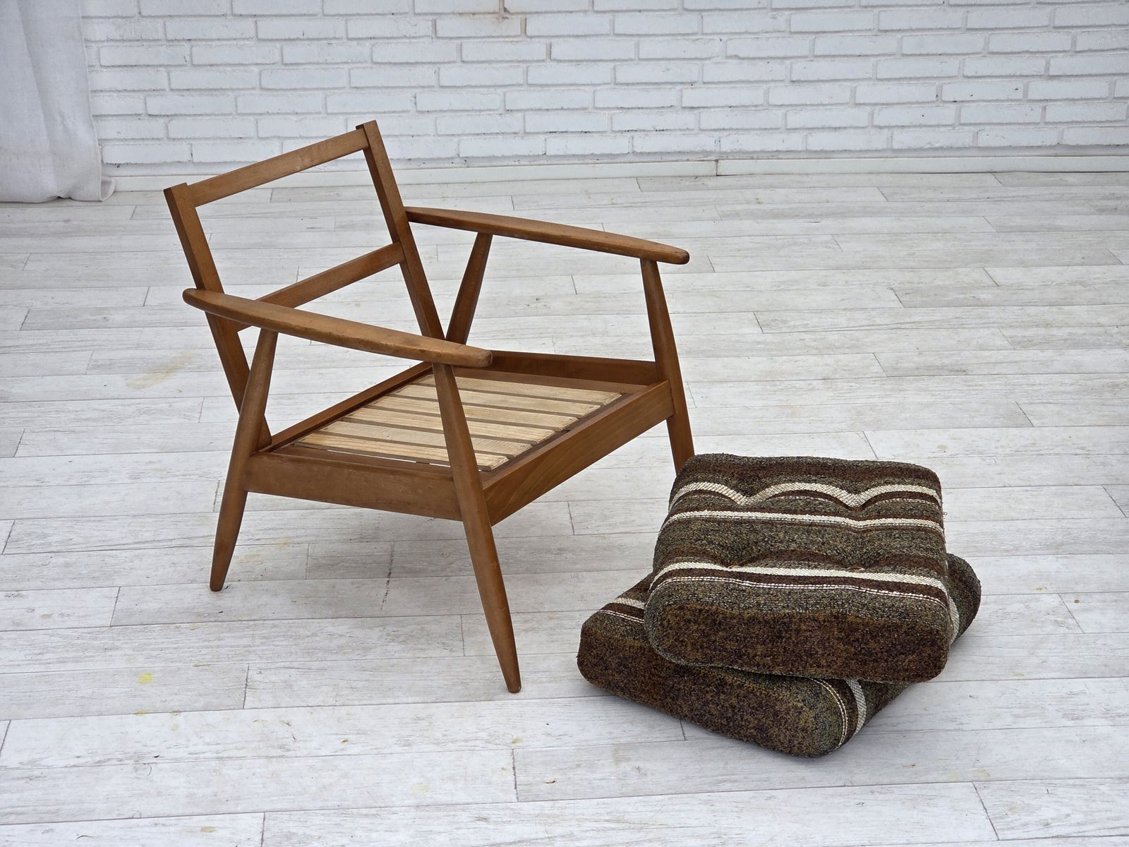 photo vintage 1970s, Danish Armchair, Beech Wood, Furniture Wool Fabric.