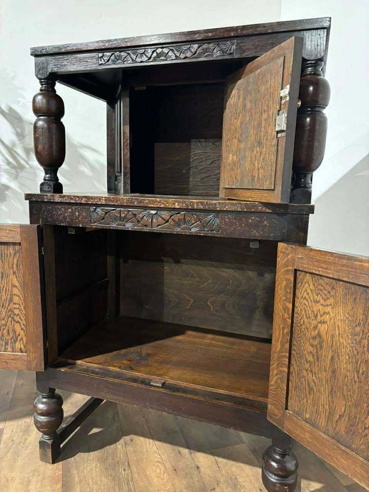 Furniture Early 20th Century Small Oak Court Cupboard photo