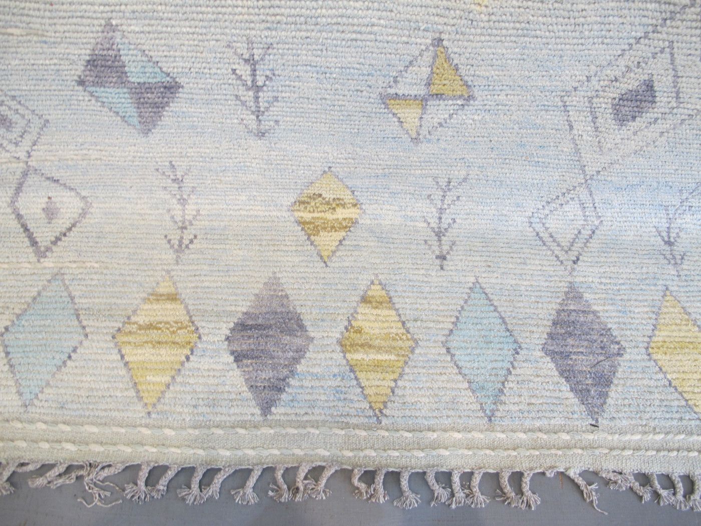 Contemporary Wool Carpet, 3.00m X 2.50m photo Textiles